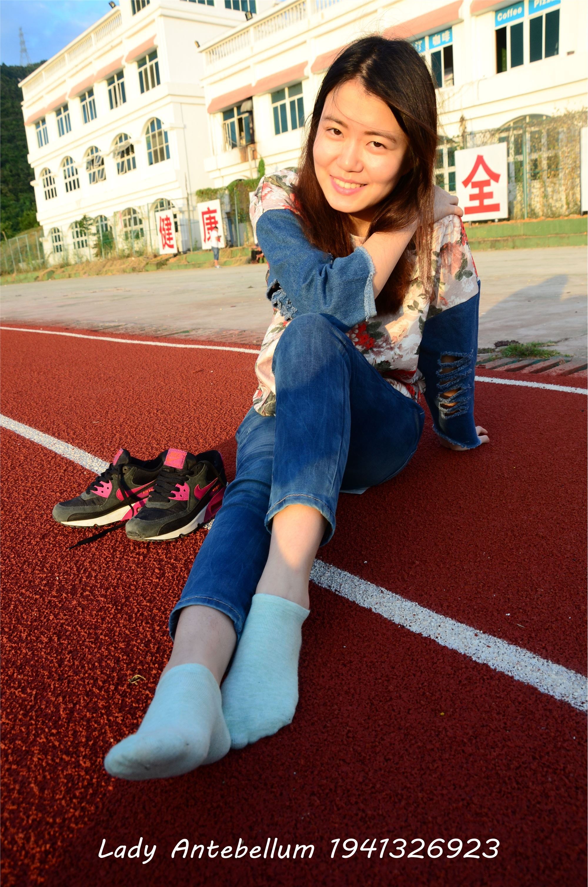 战前女神  恋足美腿棉袜女神级摄影套图 072