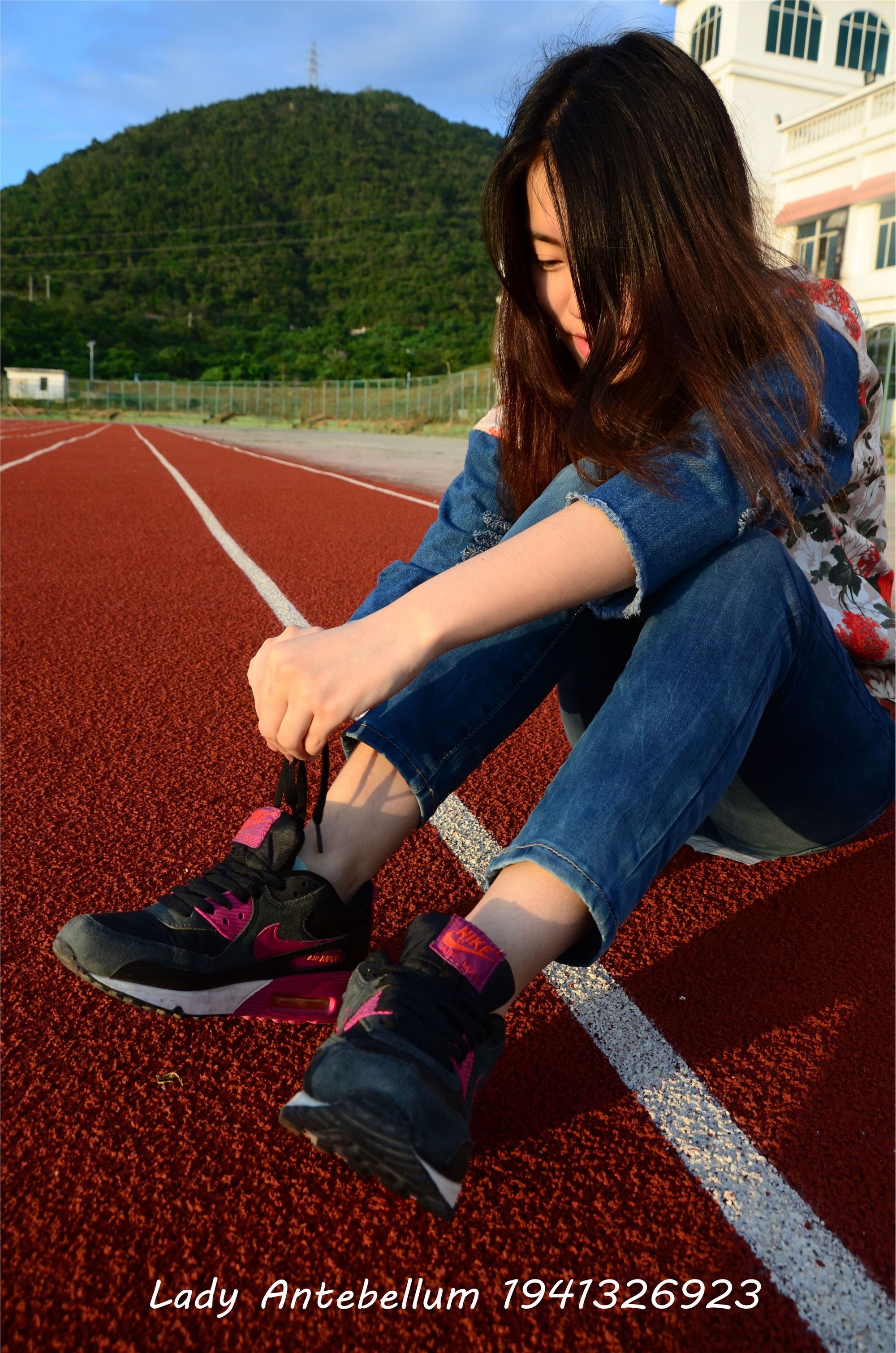 战前女神  恋足美腿棉袜女神级摄影套图 072