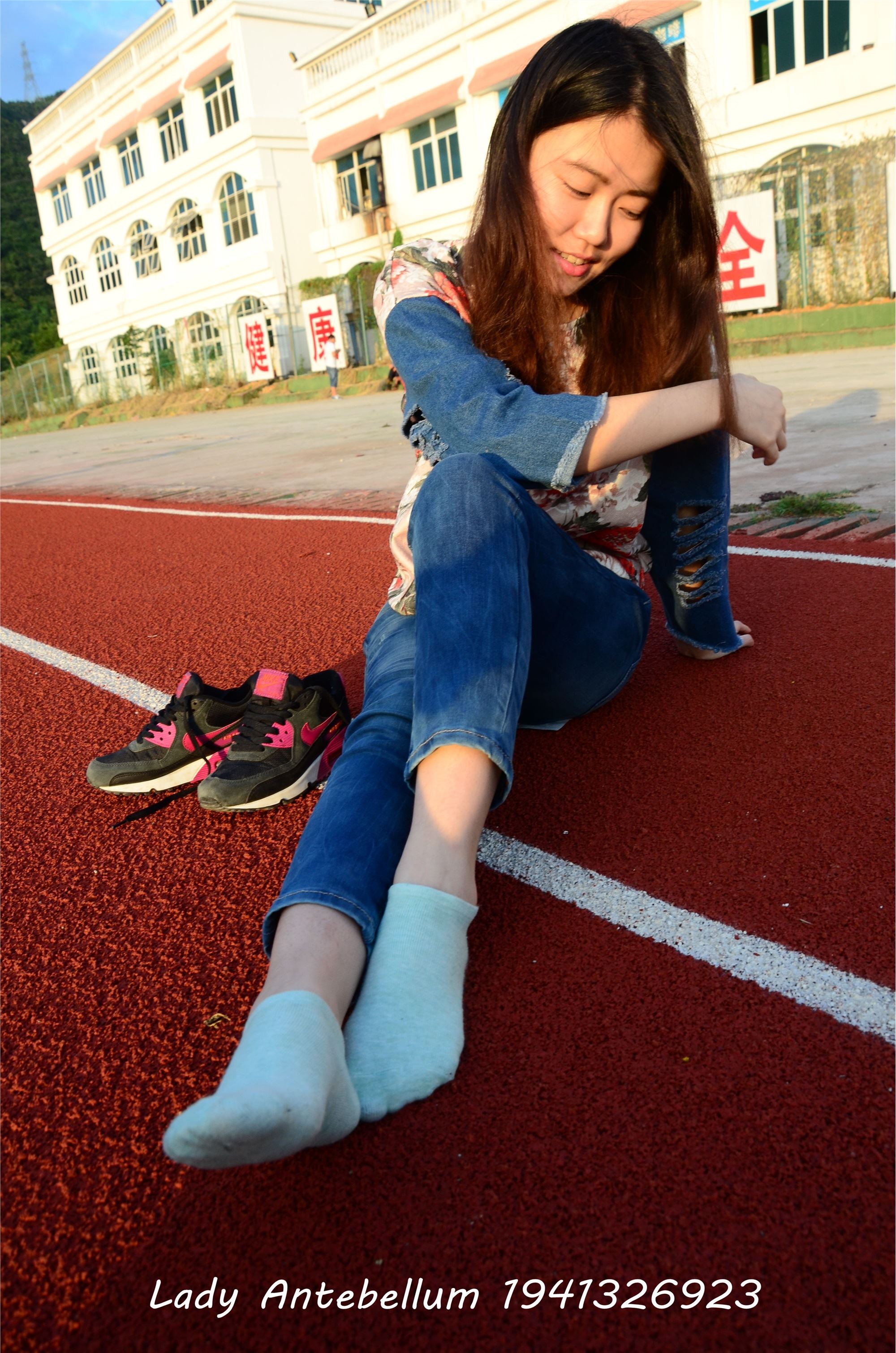 战前女神  恋足美腿棉袜女神级摄影套图 072