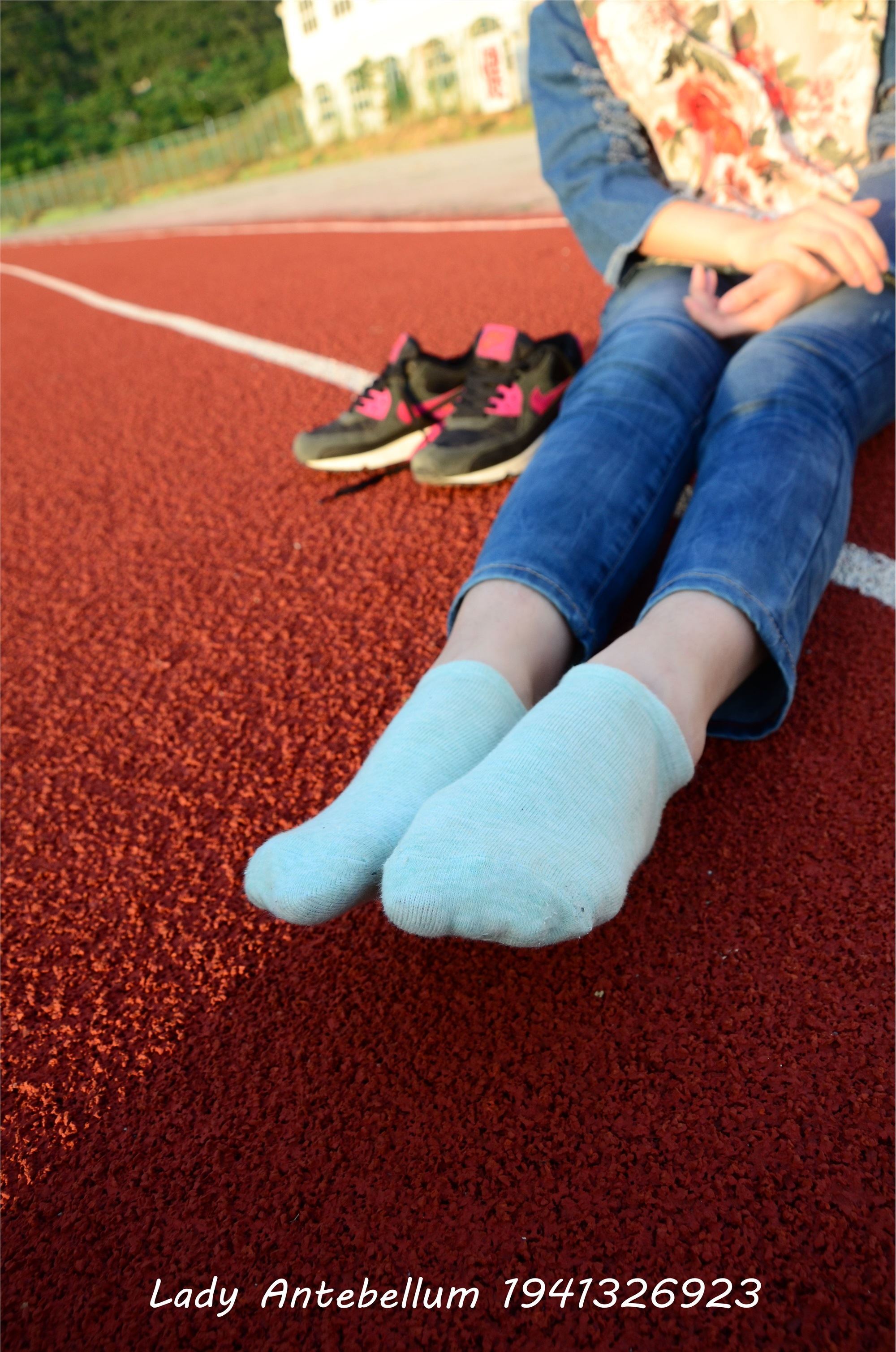 战前女神  恋足美腿棉袜女神级摄影套图 072