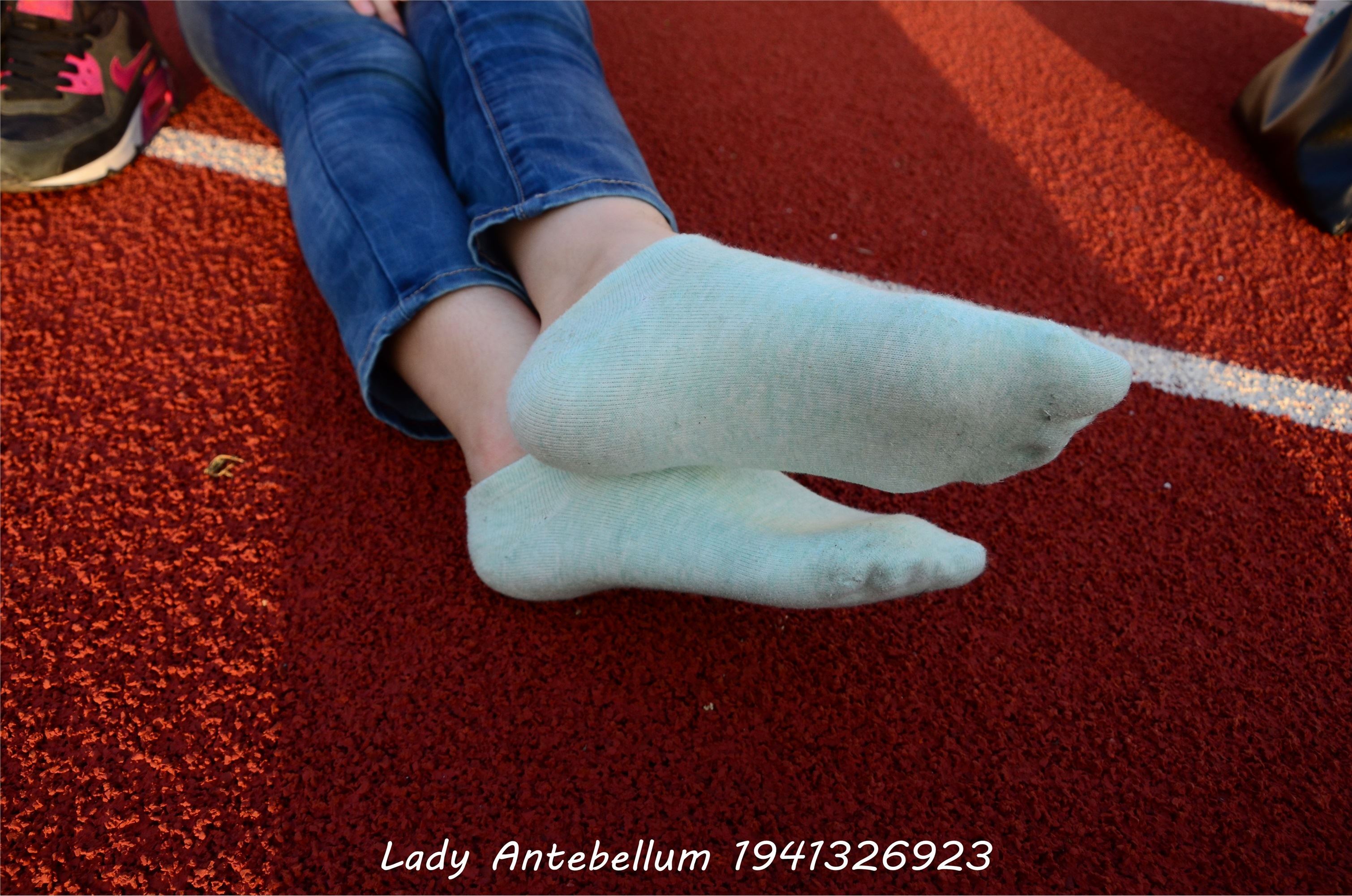 战前女神  恋足美腿棉袜女神级摄影套图 072