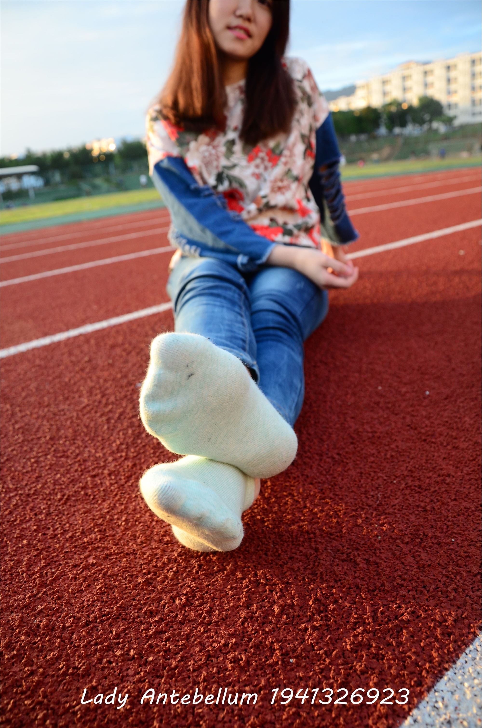 战前女神  恋足美腿棉袜女神级摄影套图 072