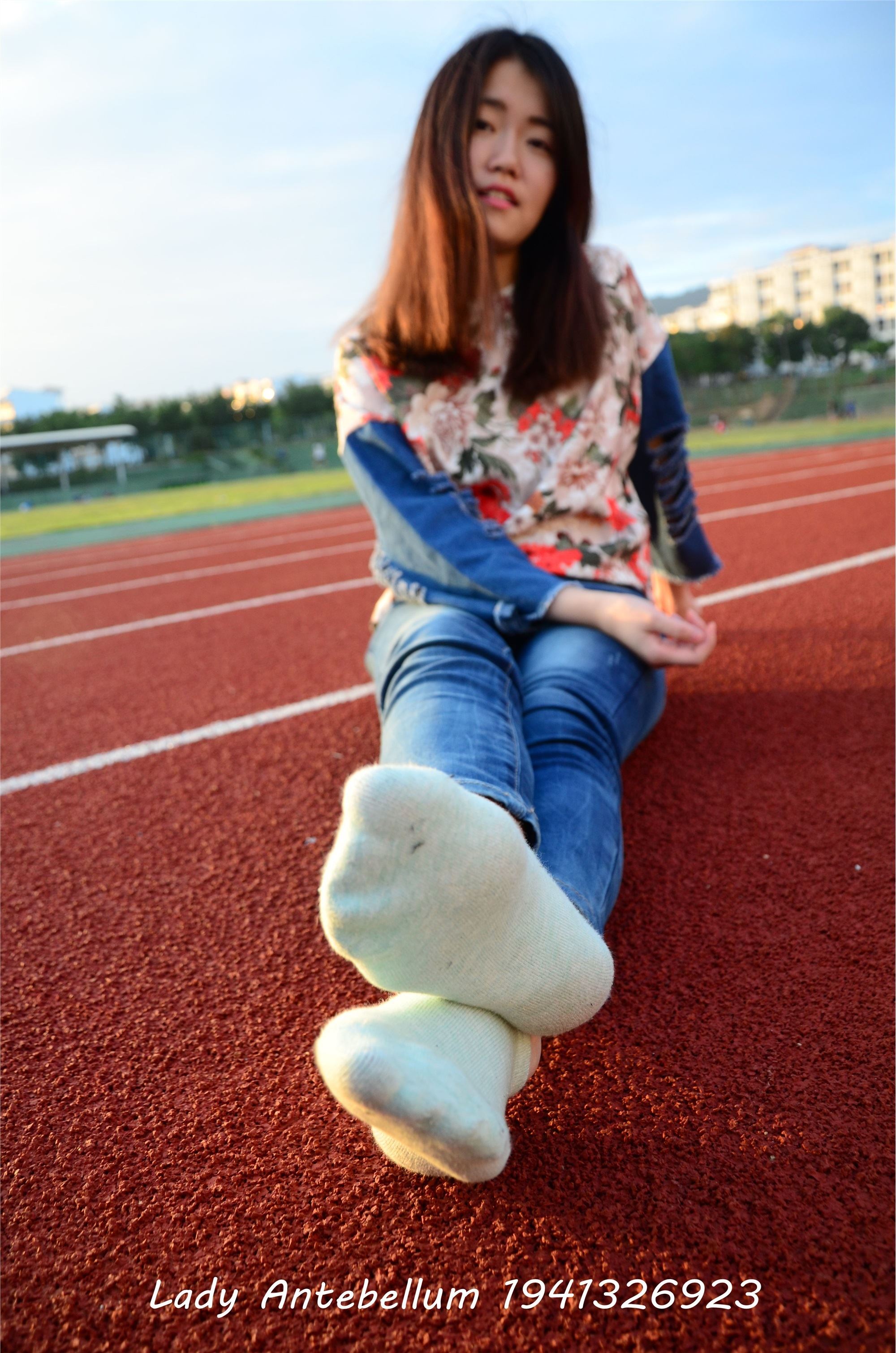 战前女神  恋足美腿棉袜女神级摄影套图 072