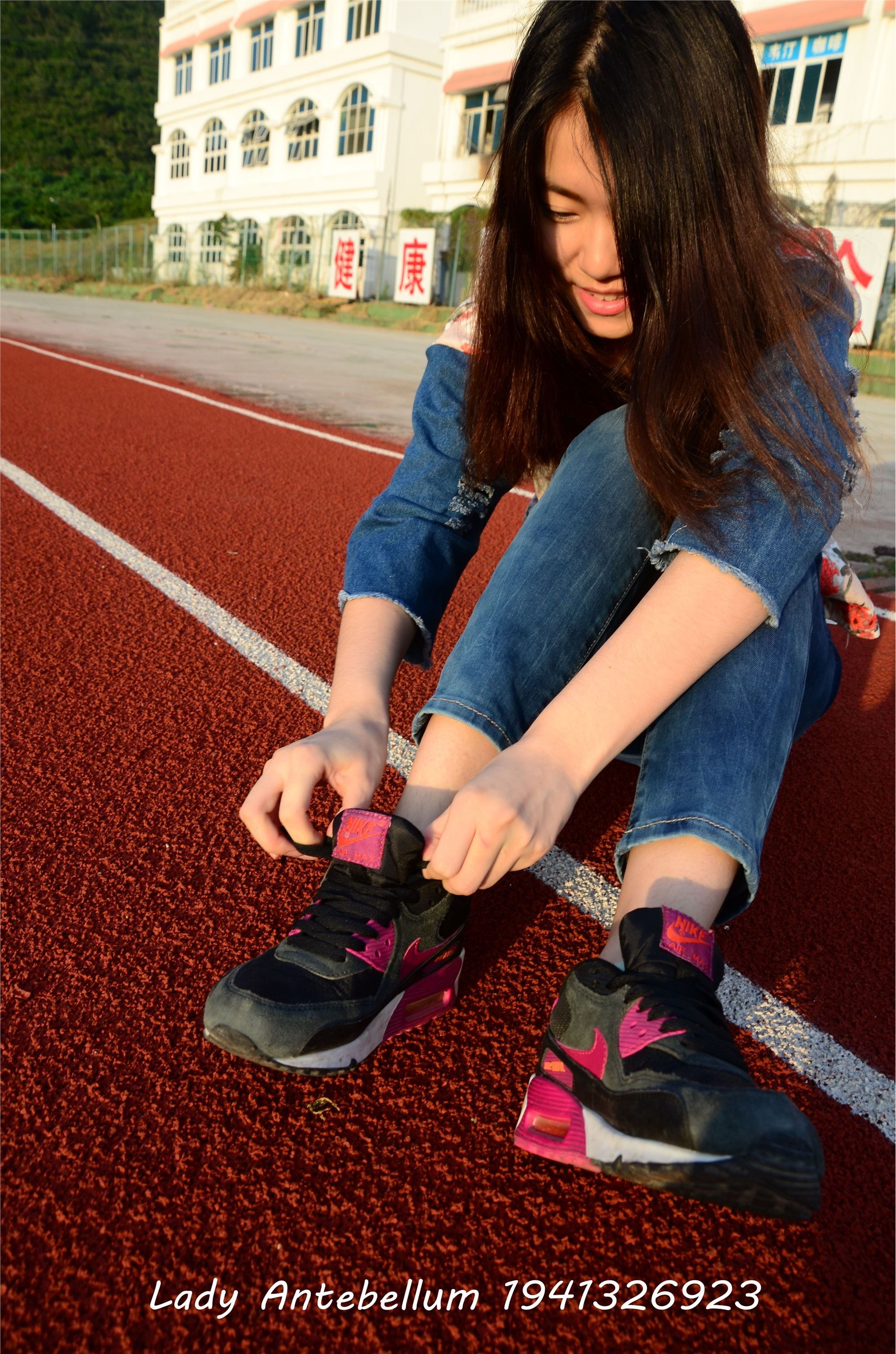 战前女神  恋足美腿棉袜女神级摄影套图 072