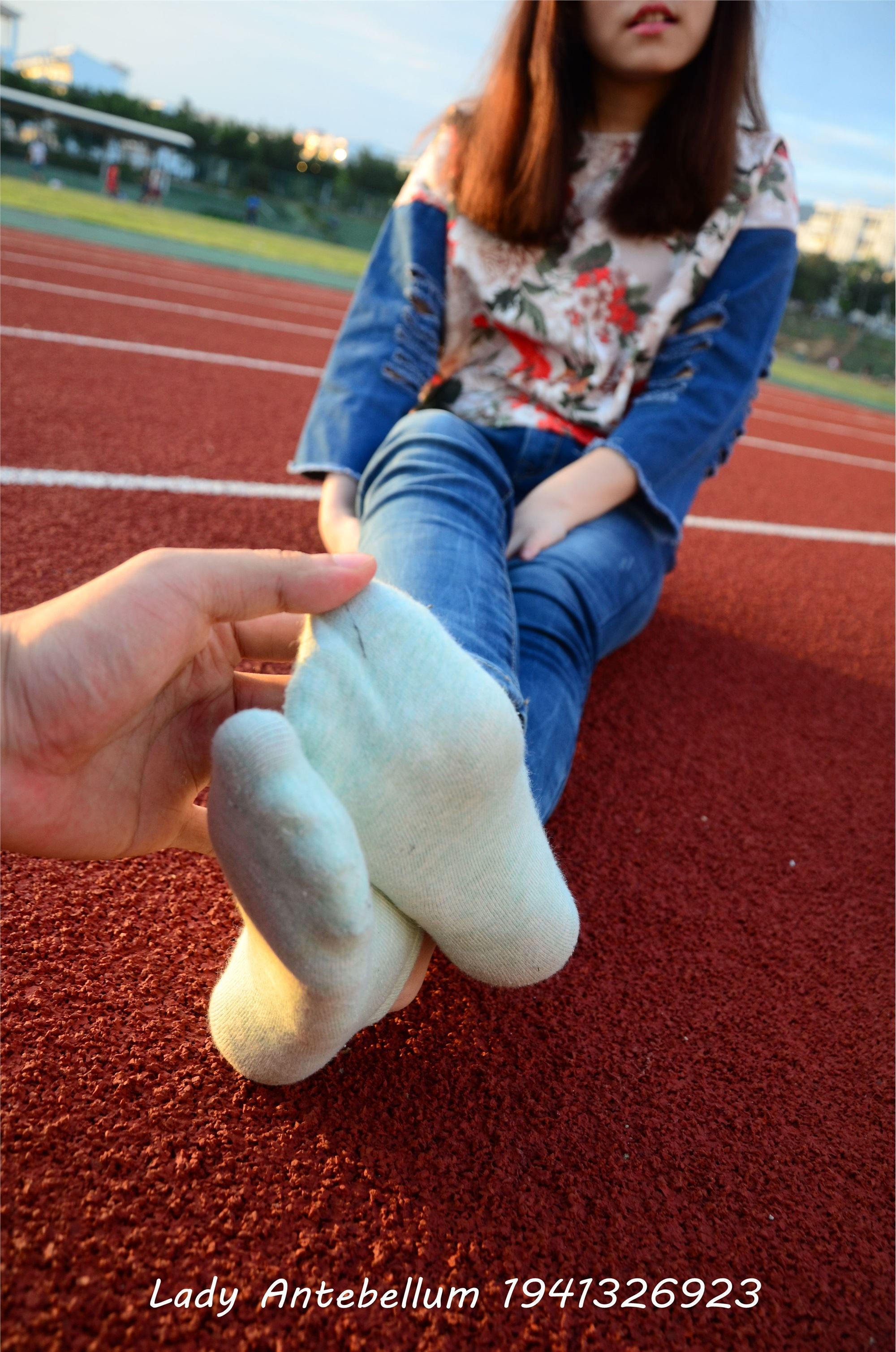 战前女神  恋足美腿棉袜女神级摄影套图 072