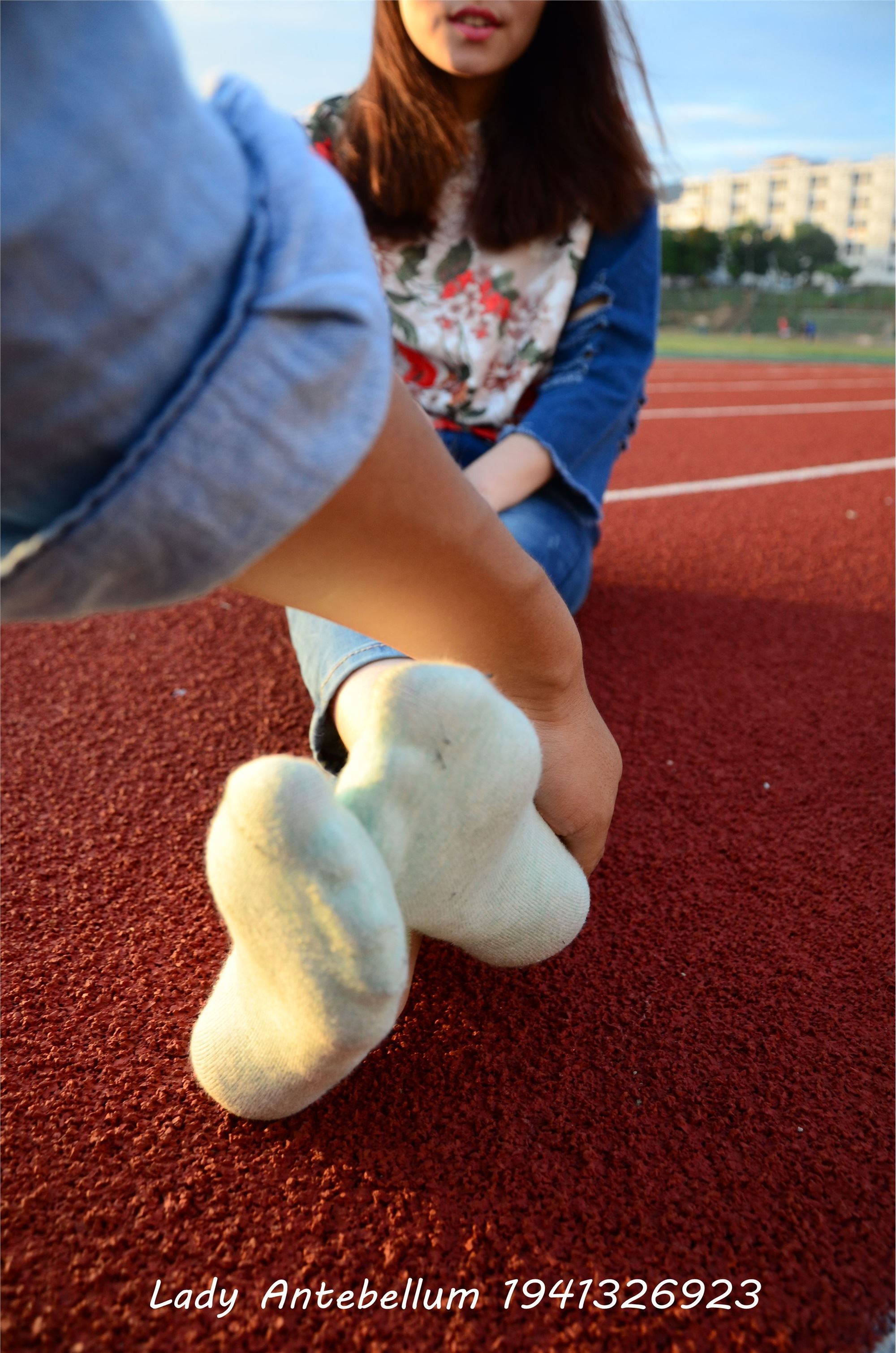 战前女神  恋足美腿棉袜女神级摄影套图 072