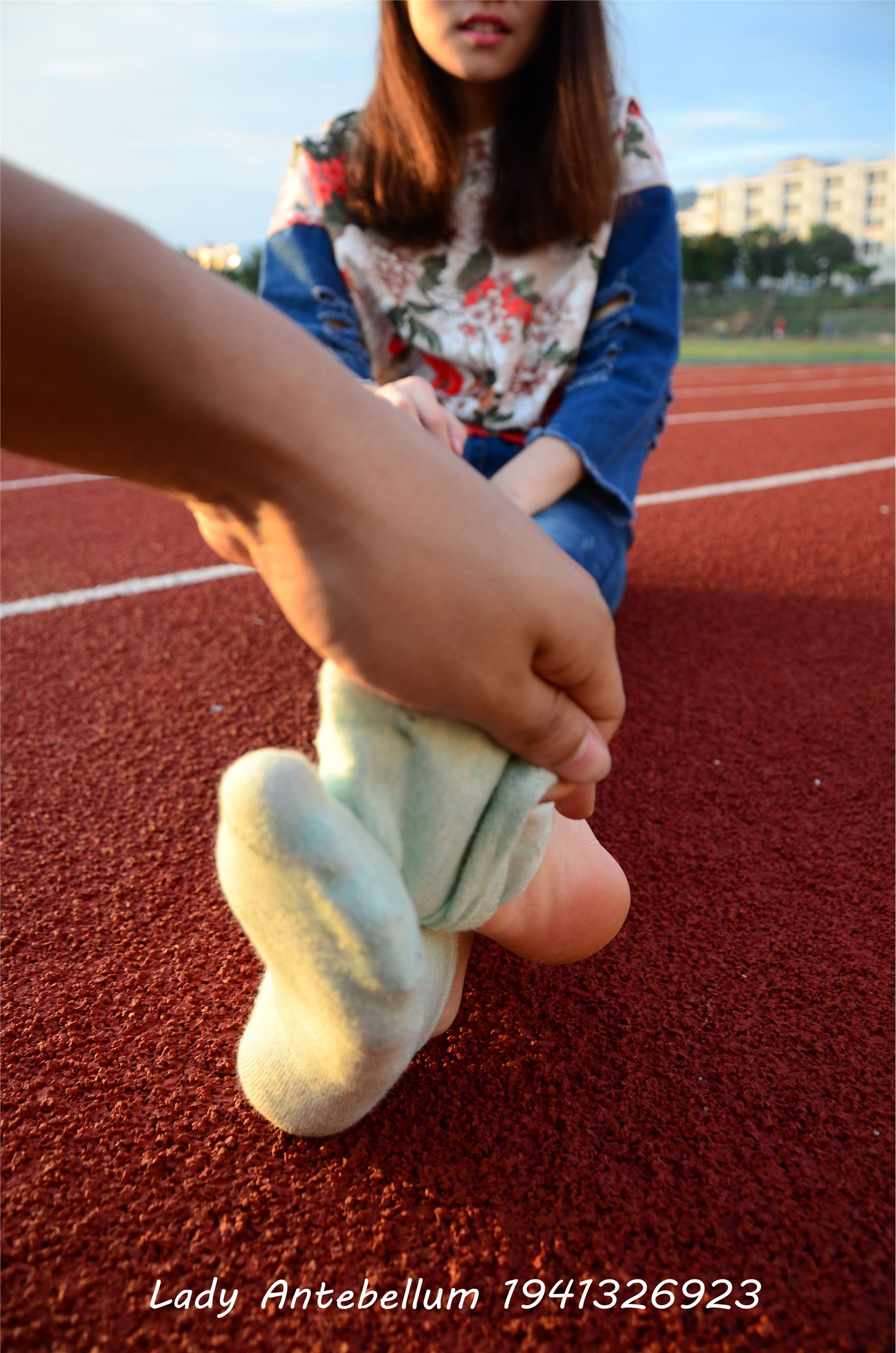 战前女神  恋足美腿棉袜女神级摄影套图 072