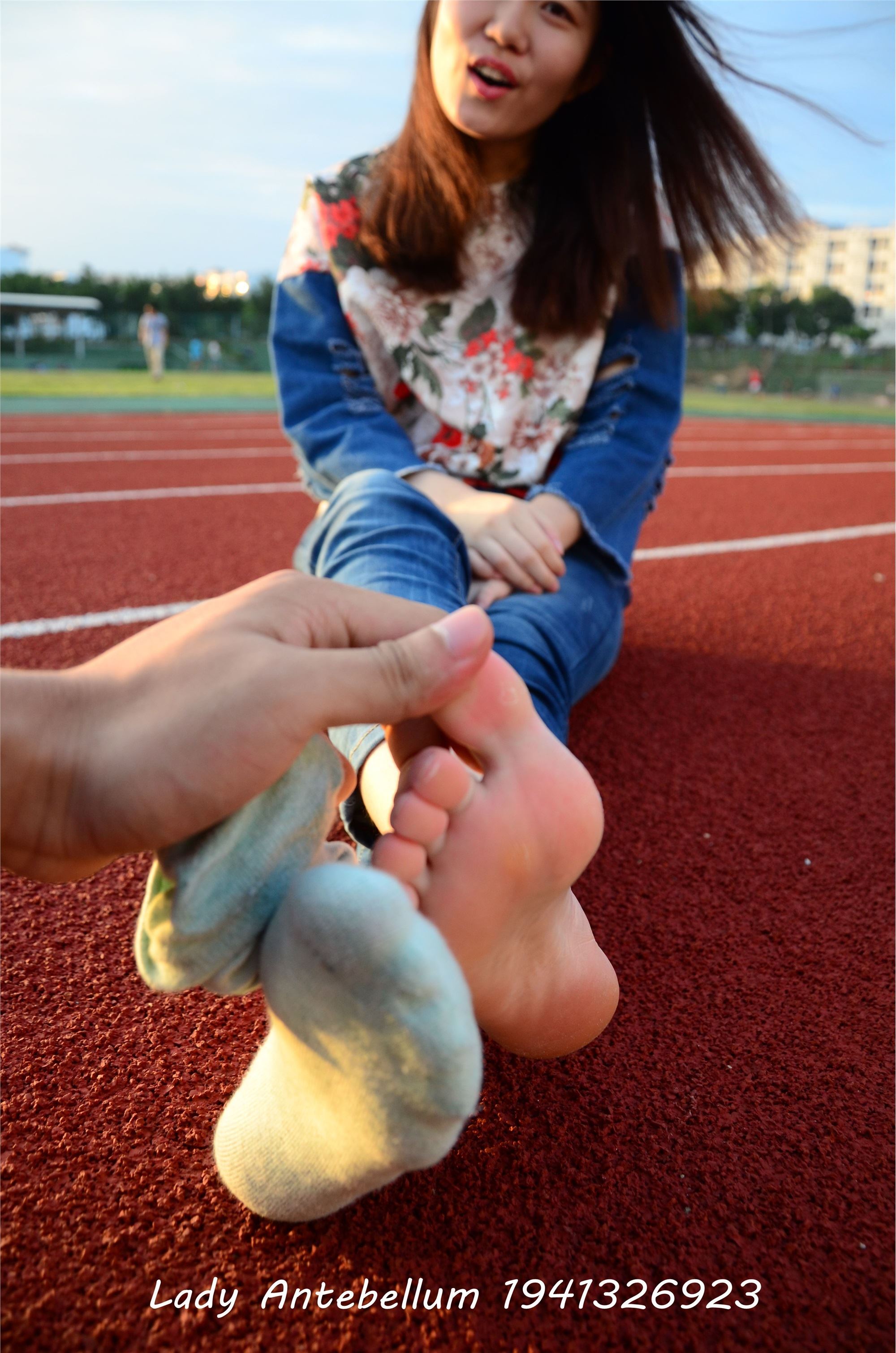 战前女神  恋足美腿棉袜女神级摄影套图 072