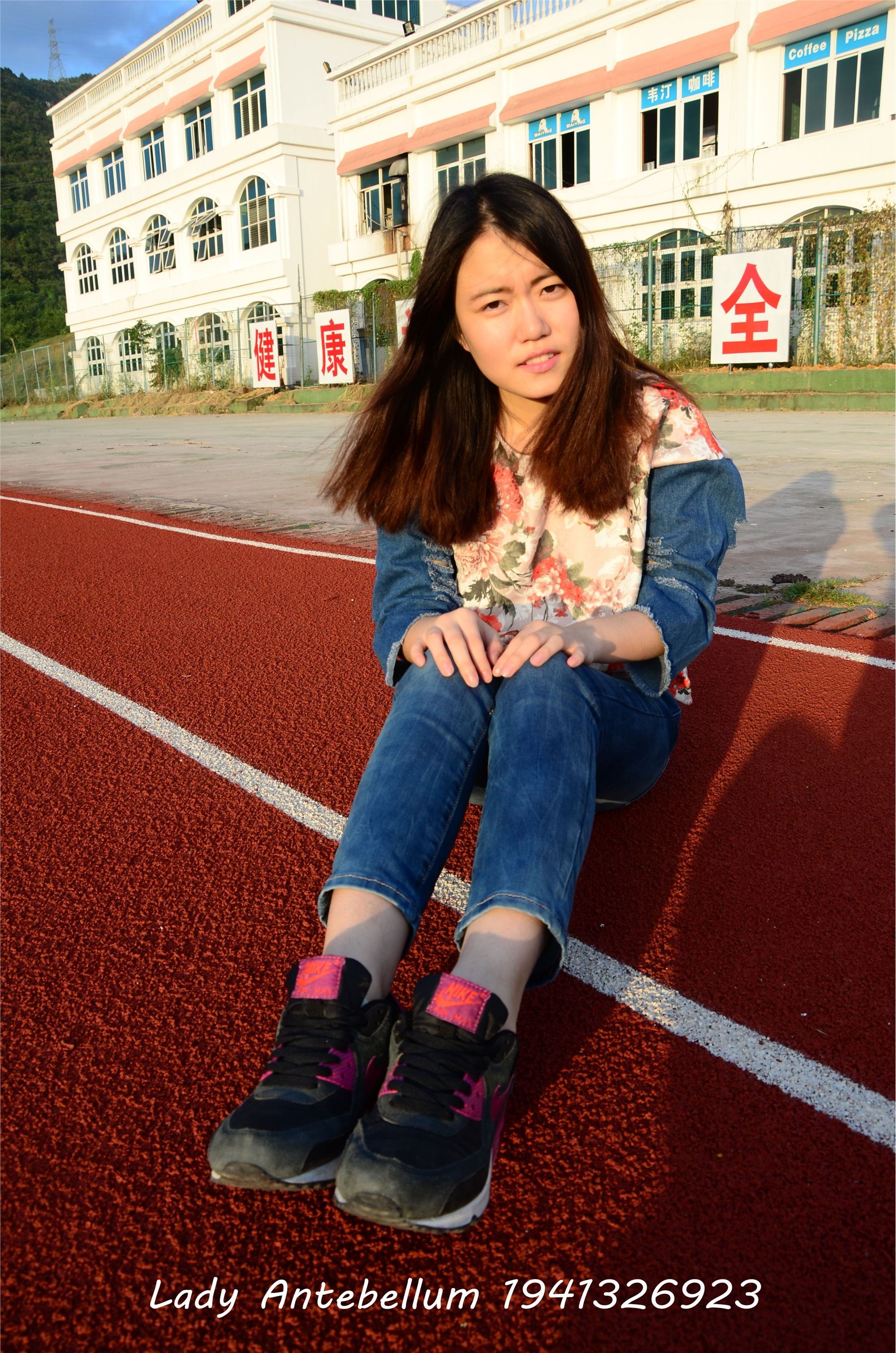 战前女神  恋足美腿棉袜女神级摄影套图 072