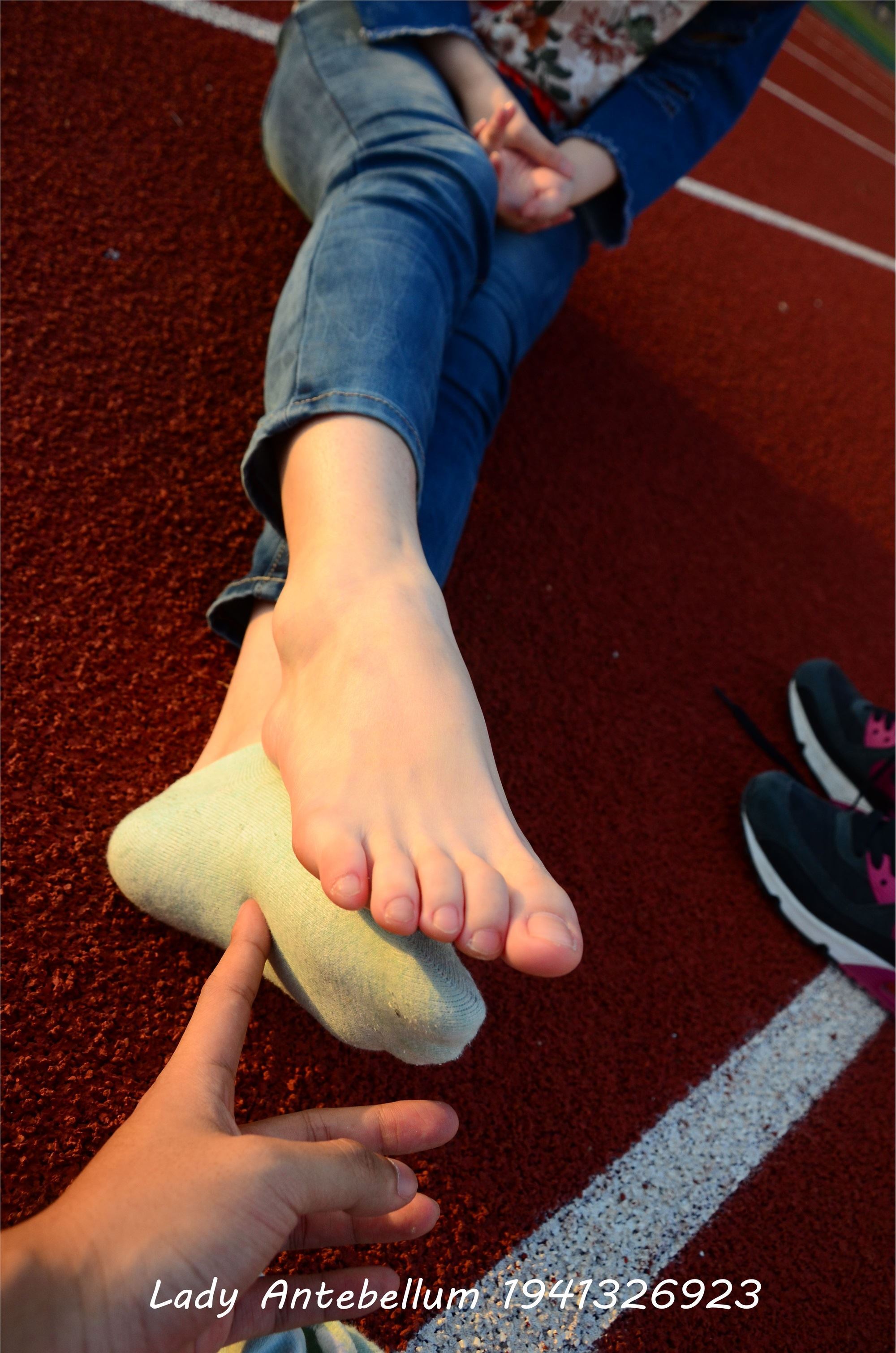 战前女神  恋足美腿棉袜女神级摄影套图 072