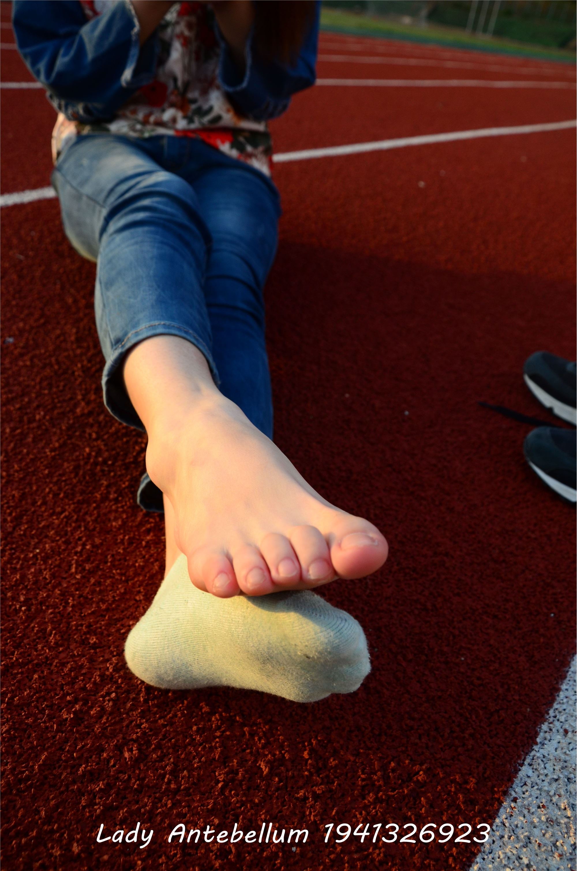 战前女神  恋足美腿棉袜女神级摄影套图 072