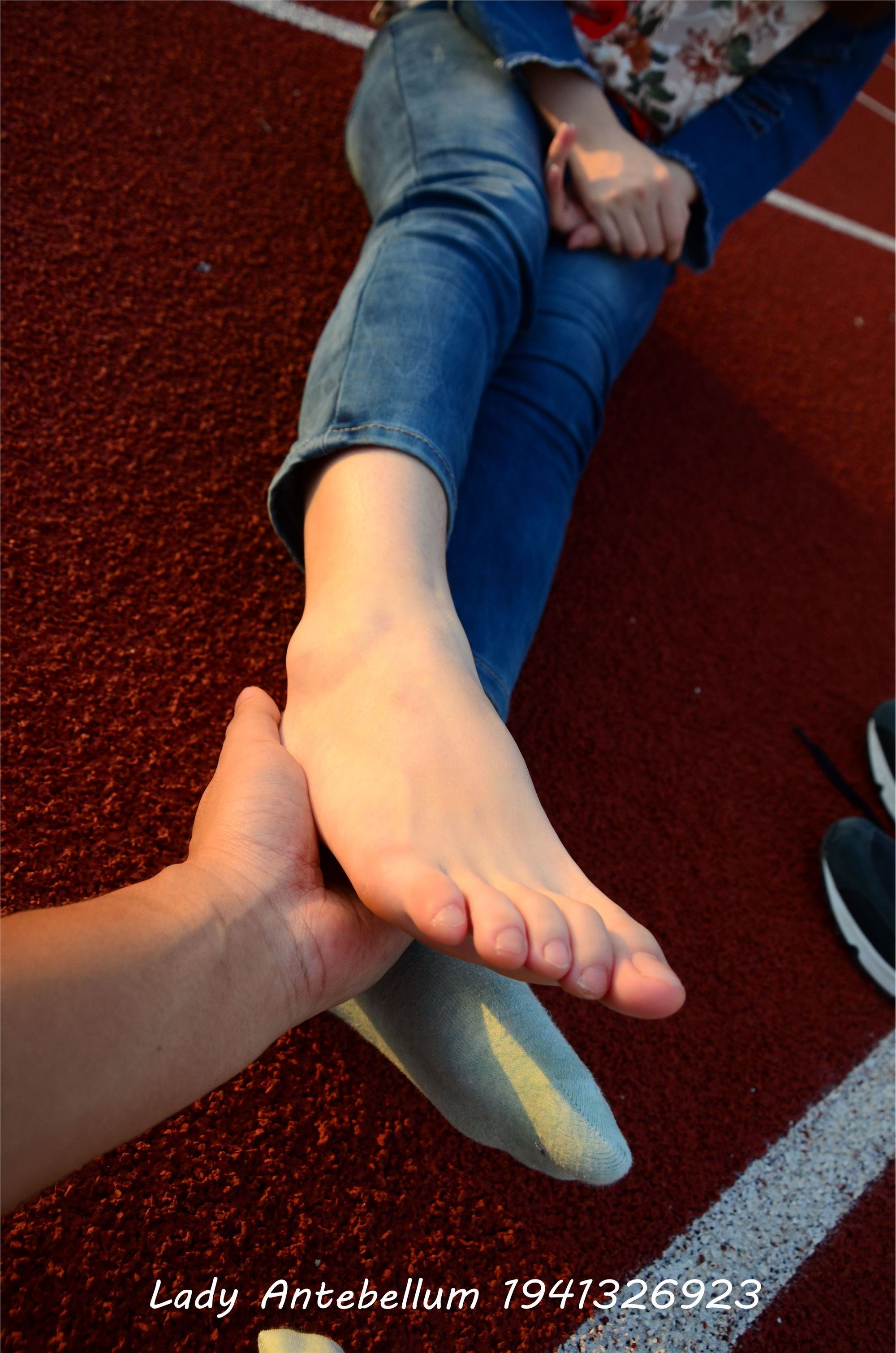 战前女神  恋足美腿棉袜女神级摄影套图 072