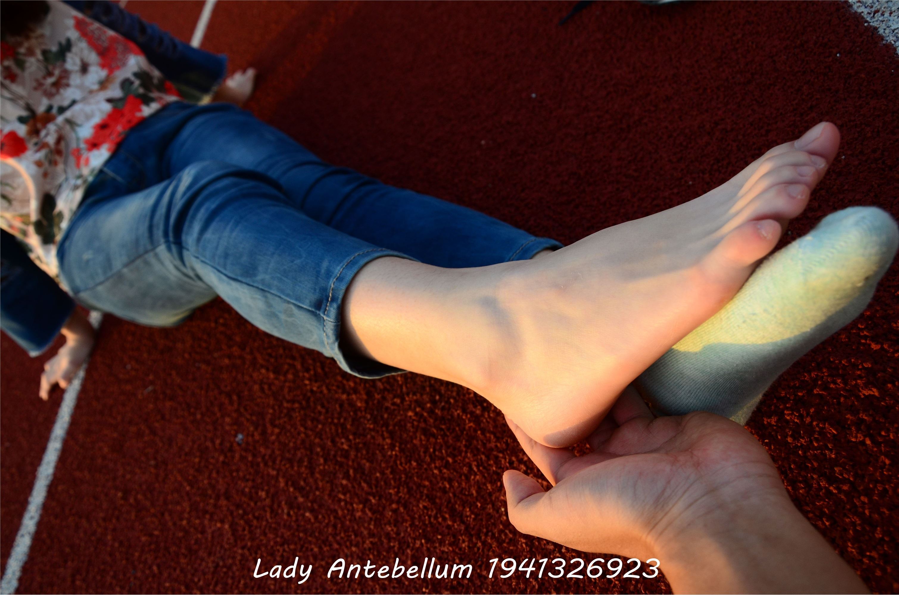 战前女神  恋足美腿棉袜女神级摄影套图 072