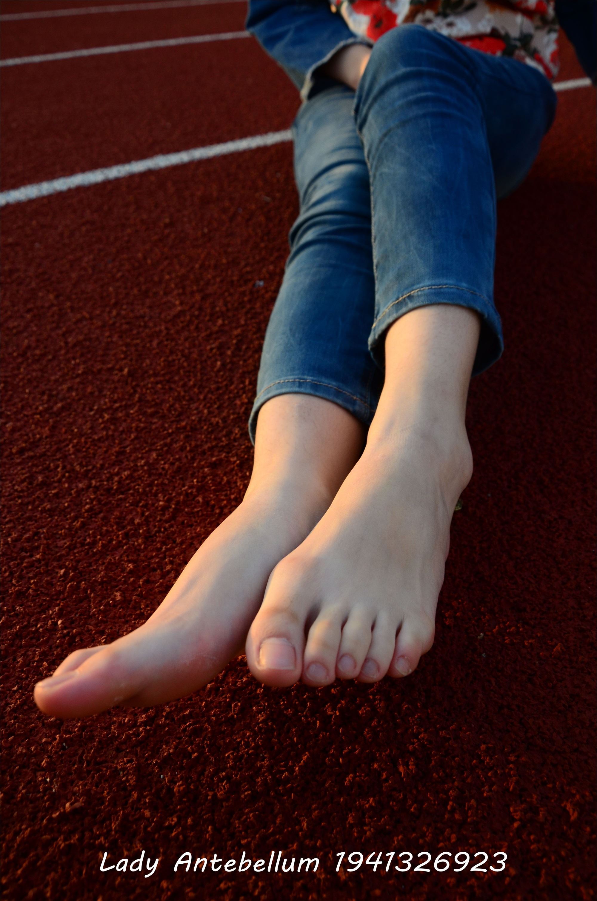 战前女神  恋足美腿棉袜女神级摄影套图 072