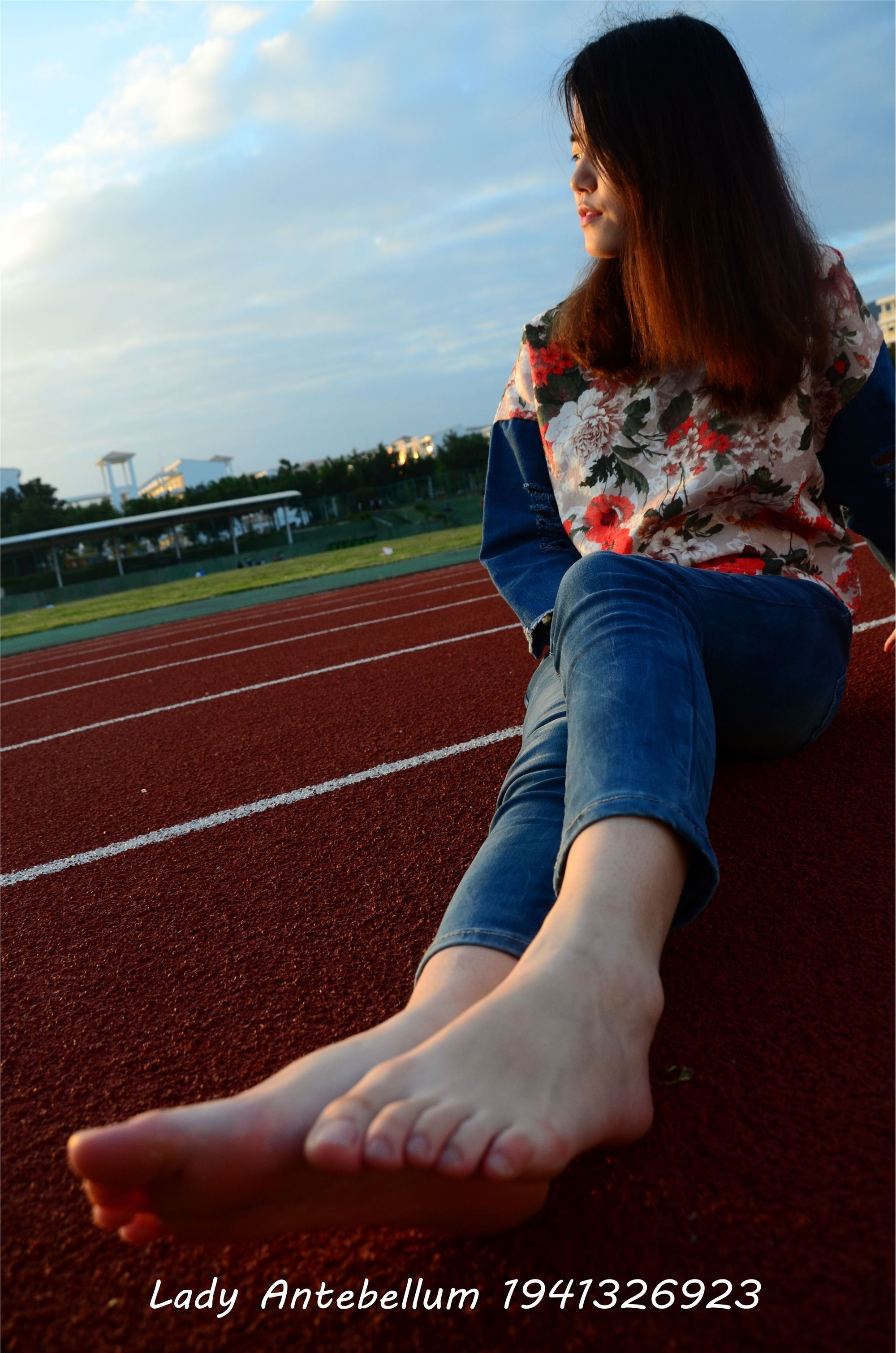 战前女神  恋足美腿棉袜女神级摄影套图 072