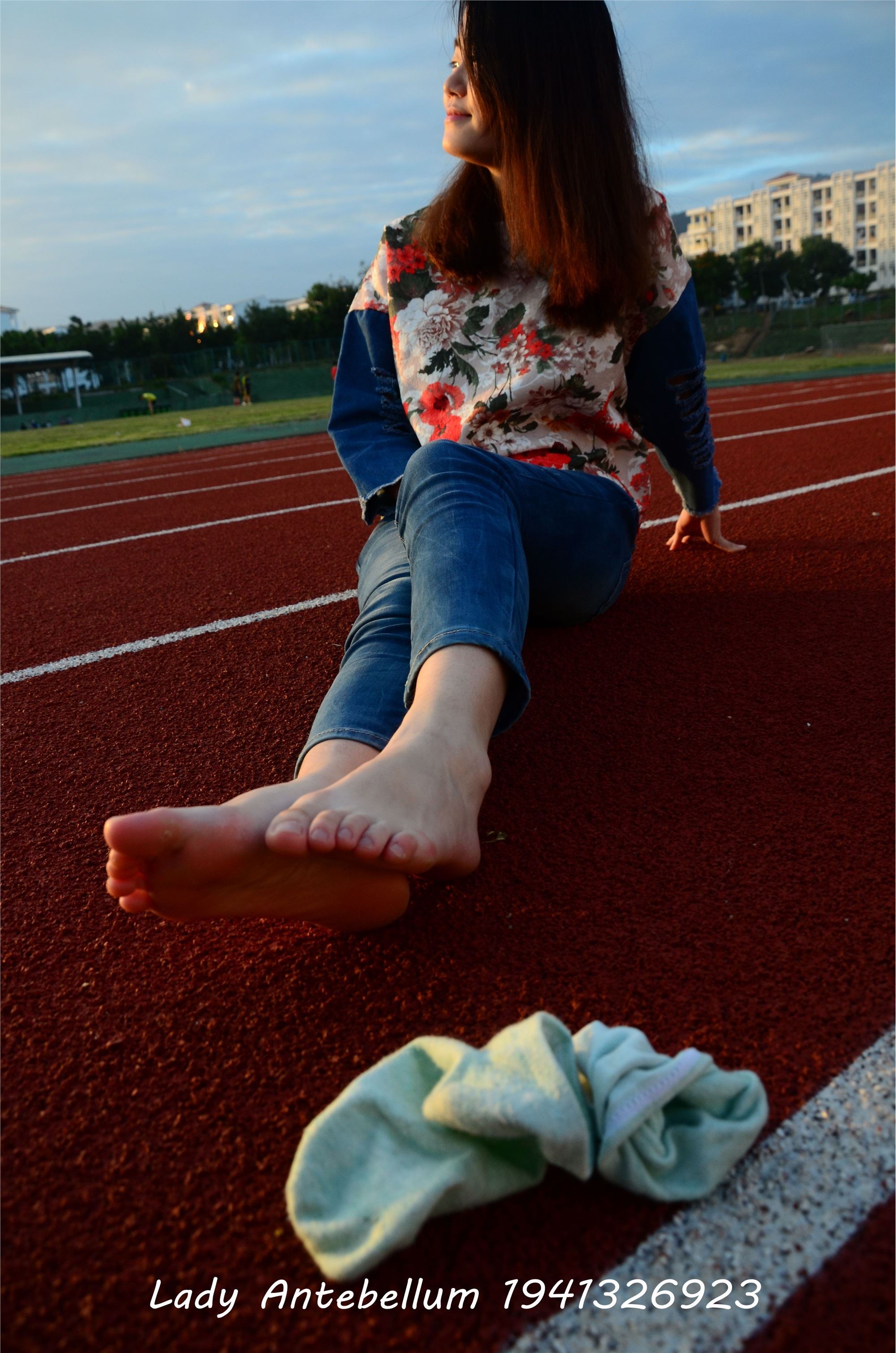 战前女神  恋足美腿棉袜女神级摄影套图 072