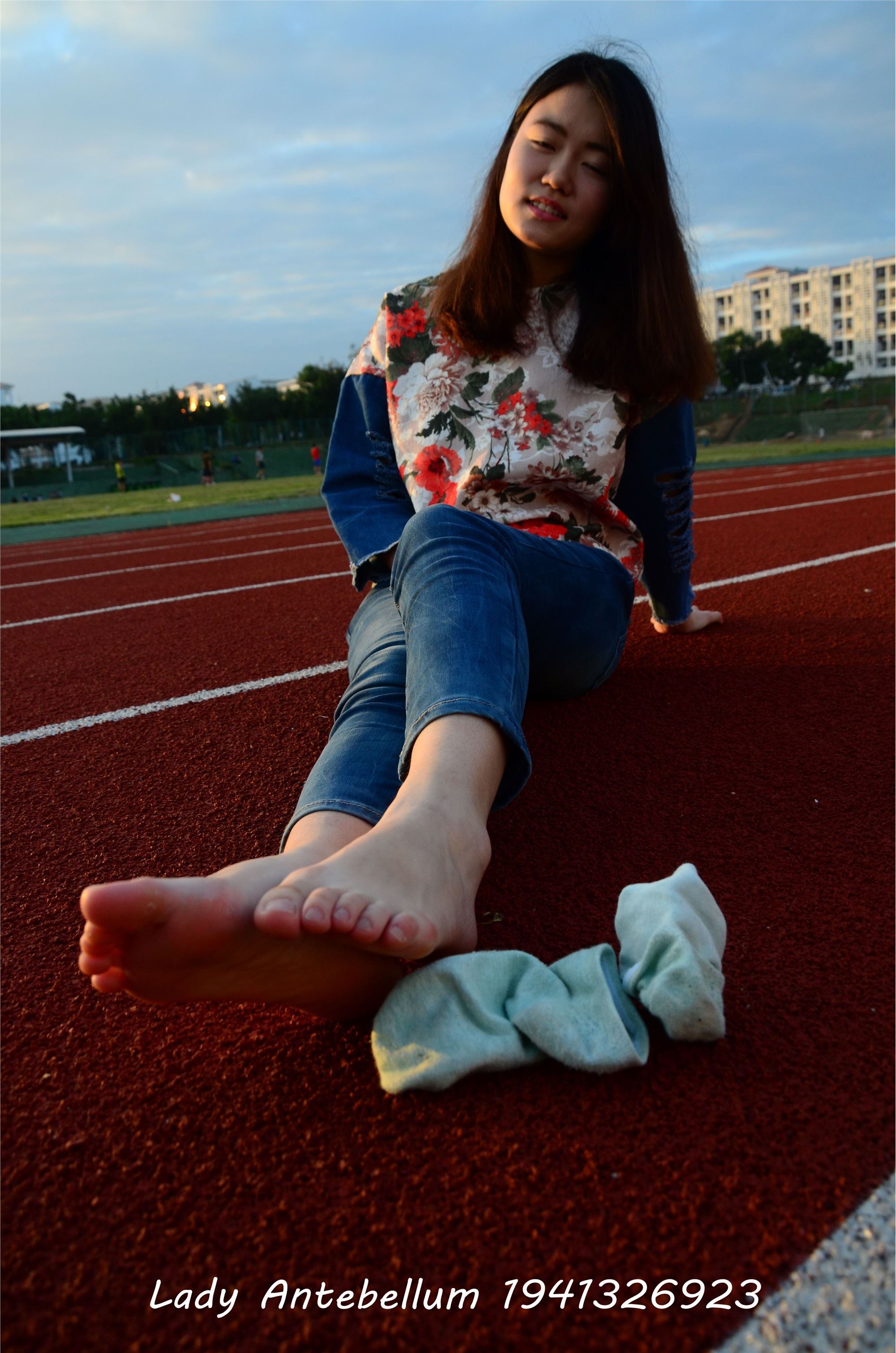 战前女神  恋足美腿棉袜女神级摄影套图 072