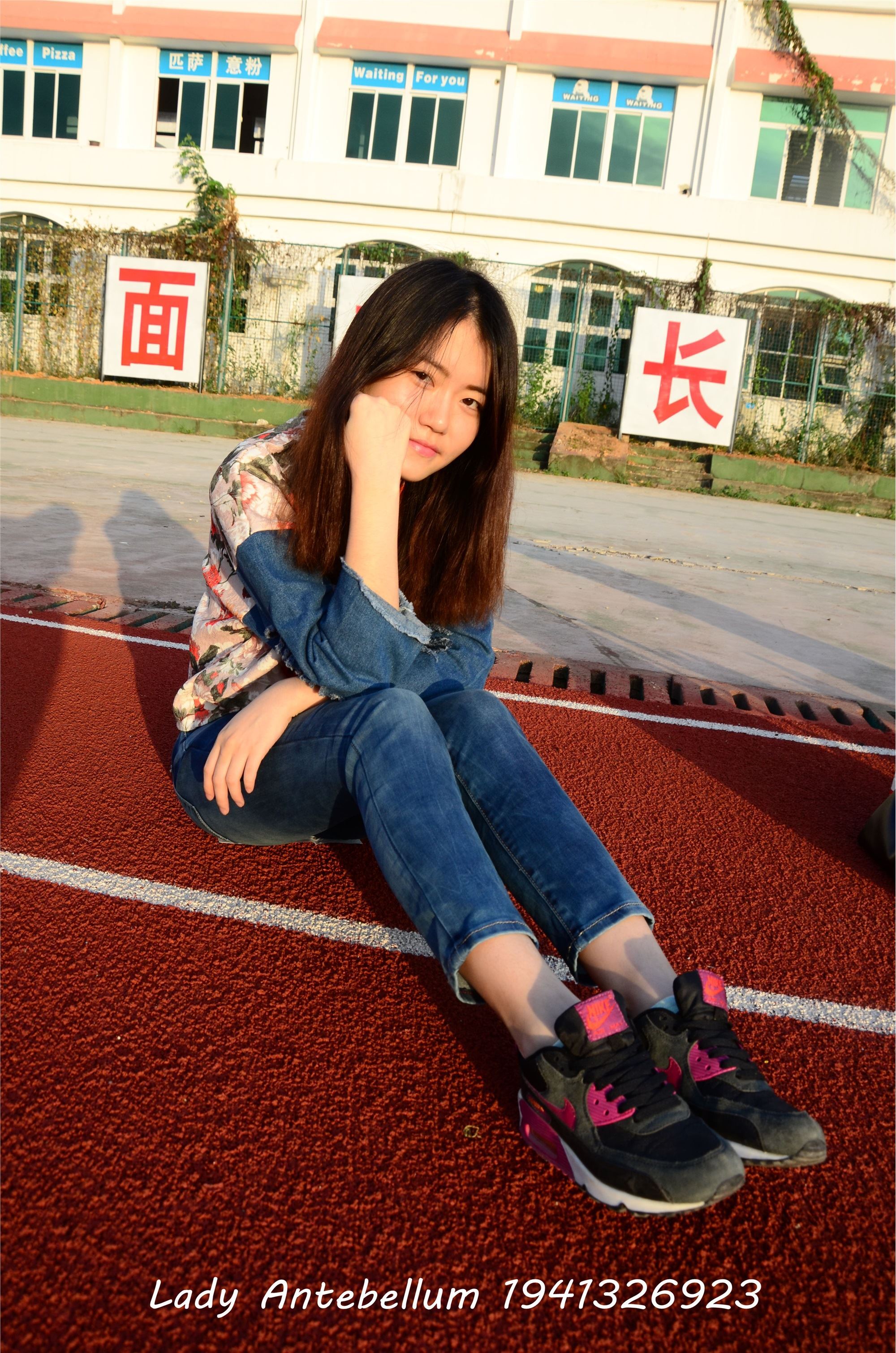 战前女神  恋足美腿棉袜女神级摄影套图 072