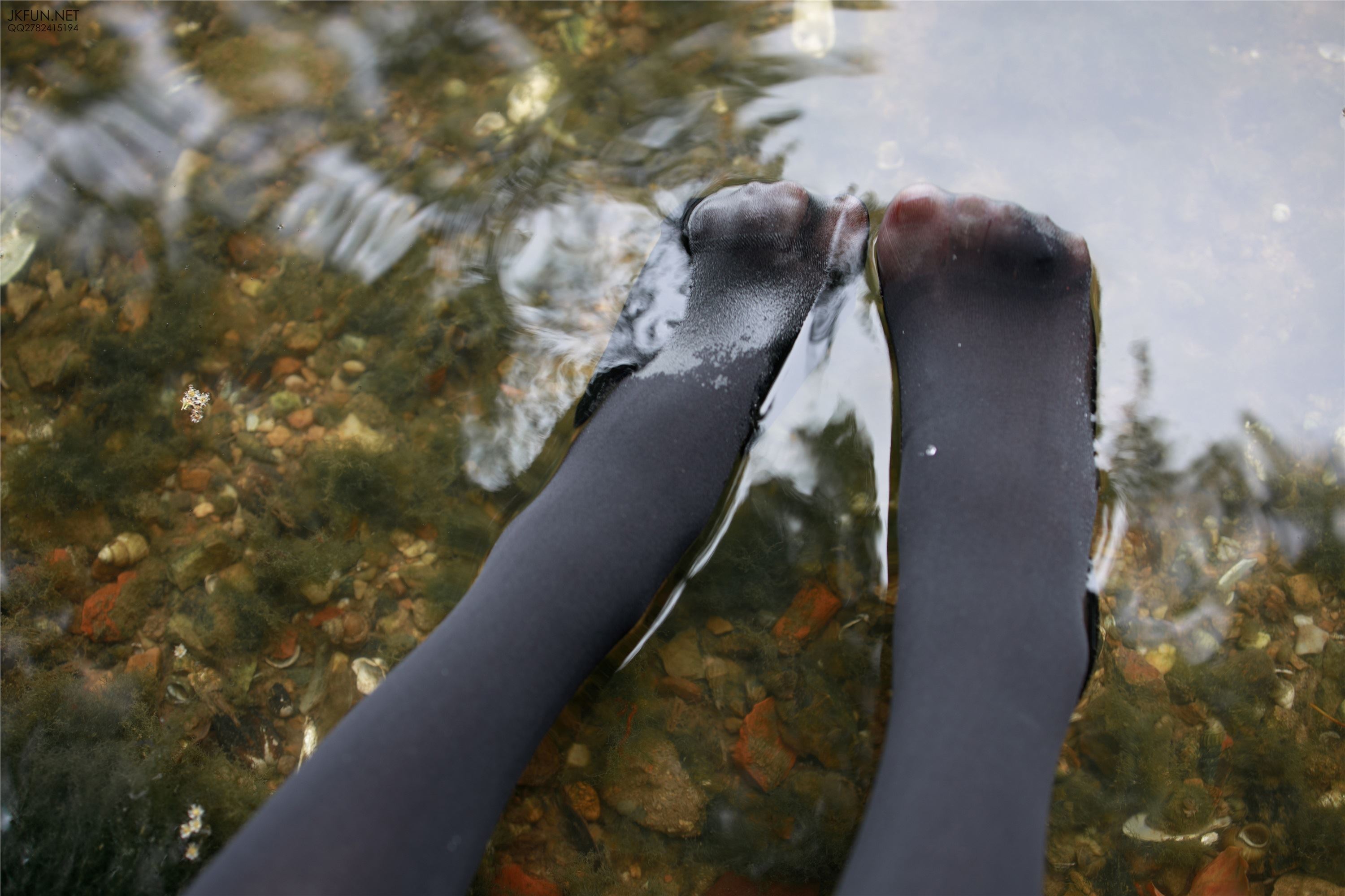 森萝财团萝莉丝足写真 JKFUN-006 Aika 日系黑丝