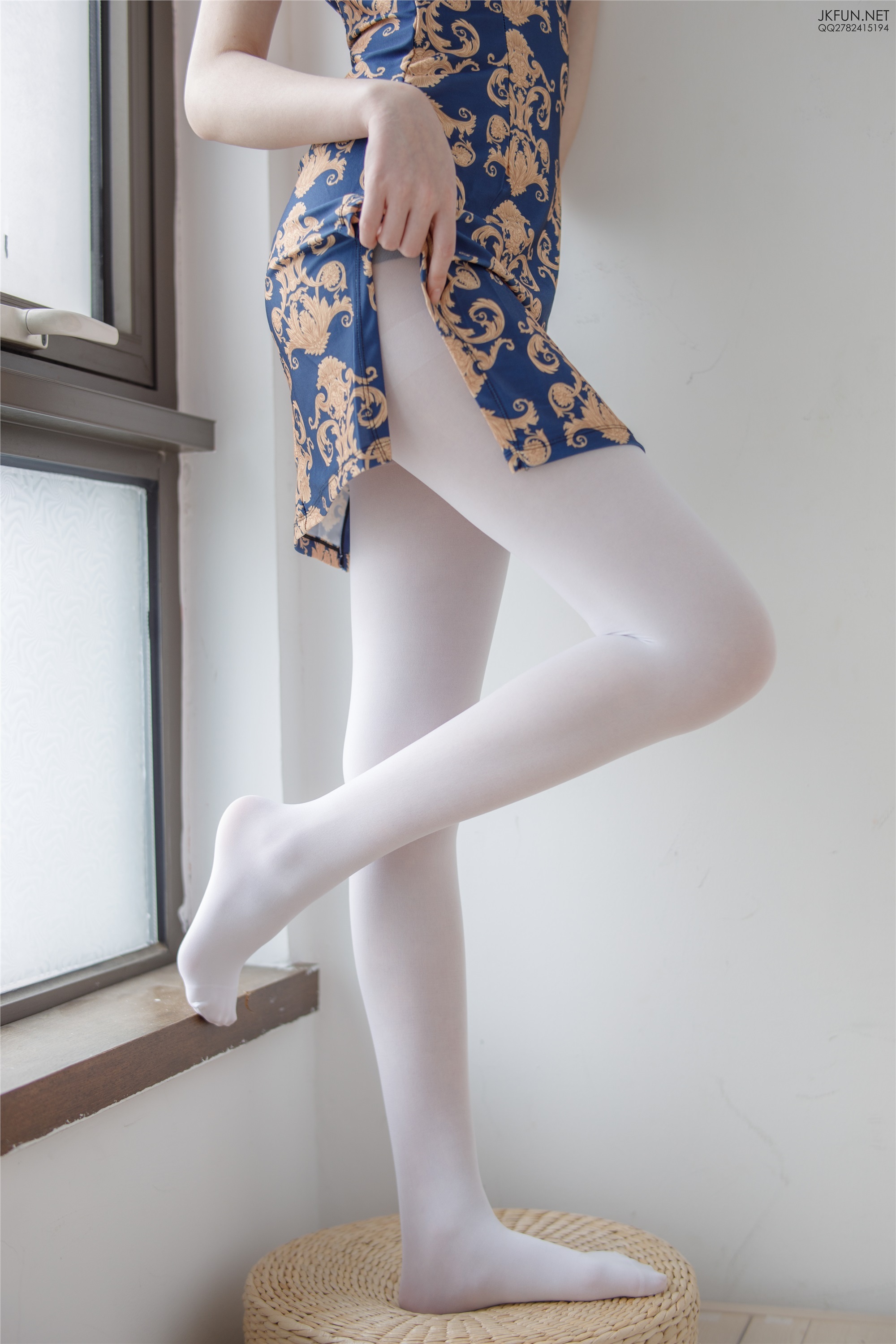 森萝财团萝莉丝足写真 JKFUN-008 Aika 60D白丝踩酱肉包