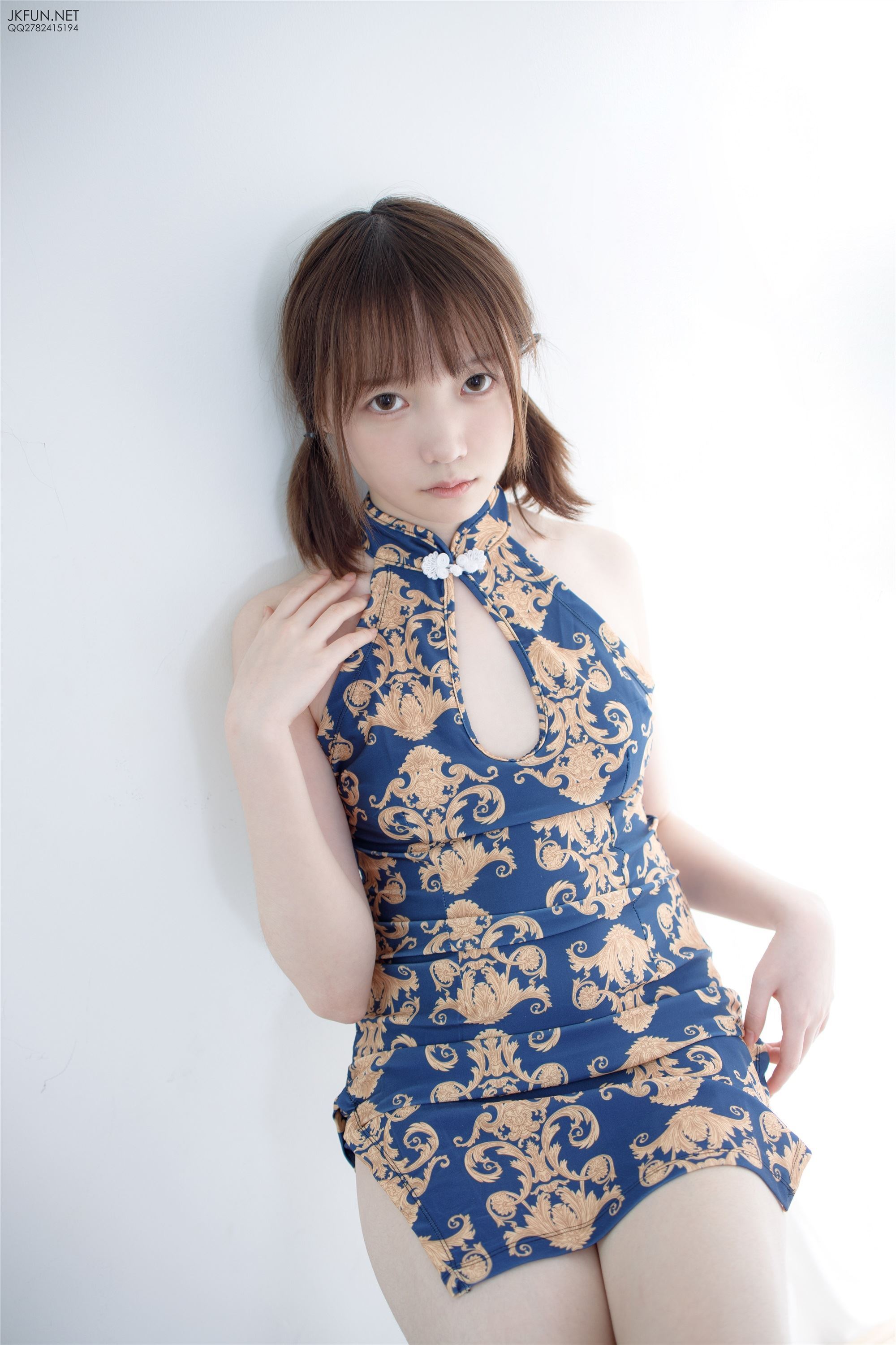 森萝财团萝莉丝足写真 JKFUN-008 Aika 60D白丝踩酱肉包