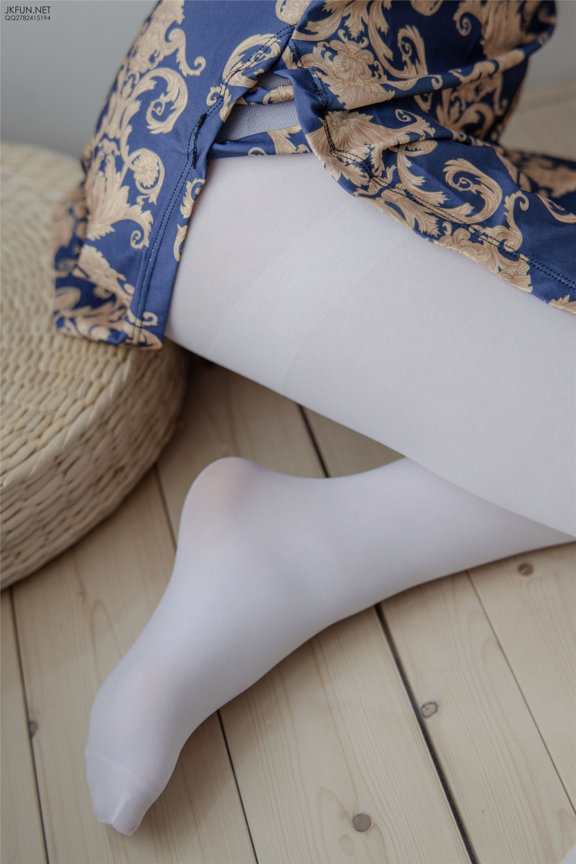 森萝财团萝莉丝足写真 JKFUN-008 Aika 60D白丝踩酱肉包