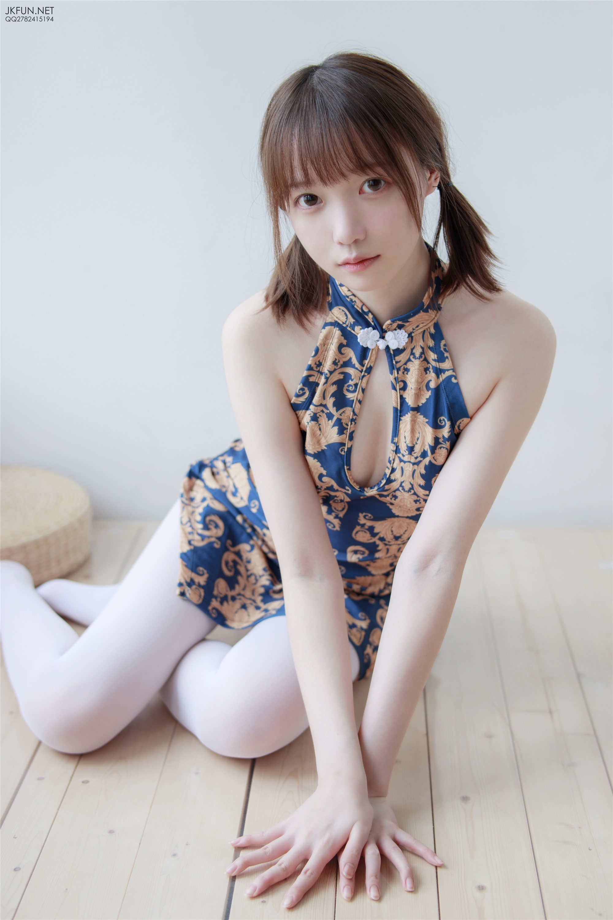 森萝财团萝莉丝足写真 JKFUN-008 Aika 60D白丝踩酱肉包