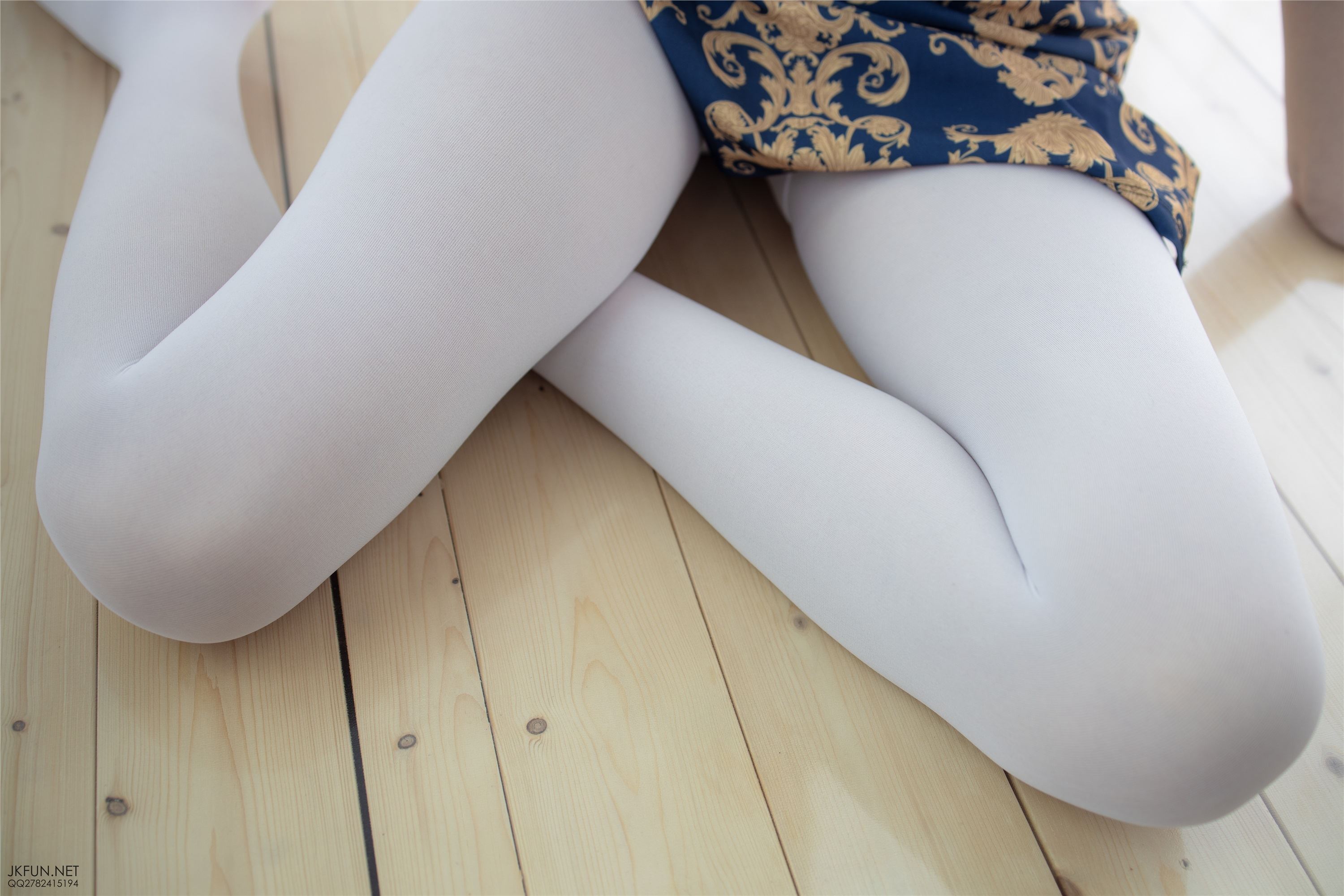 森萝财团萝莉丝足写真 JKFUN-008 Aika 60D白丝踩酱肉包