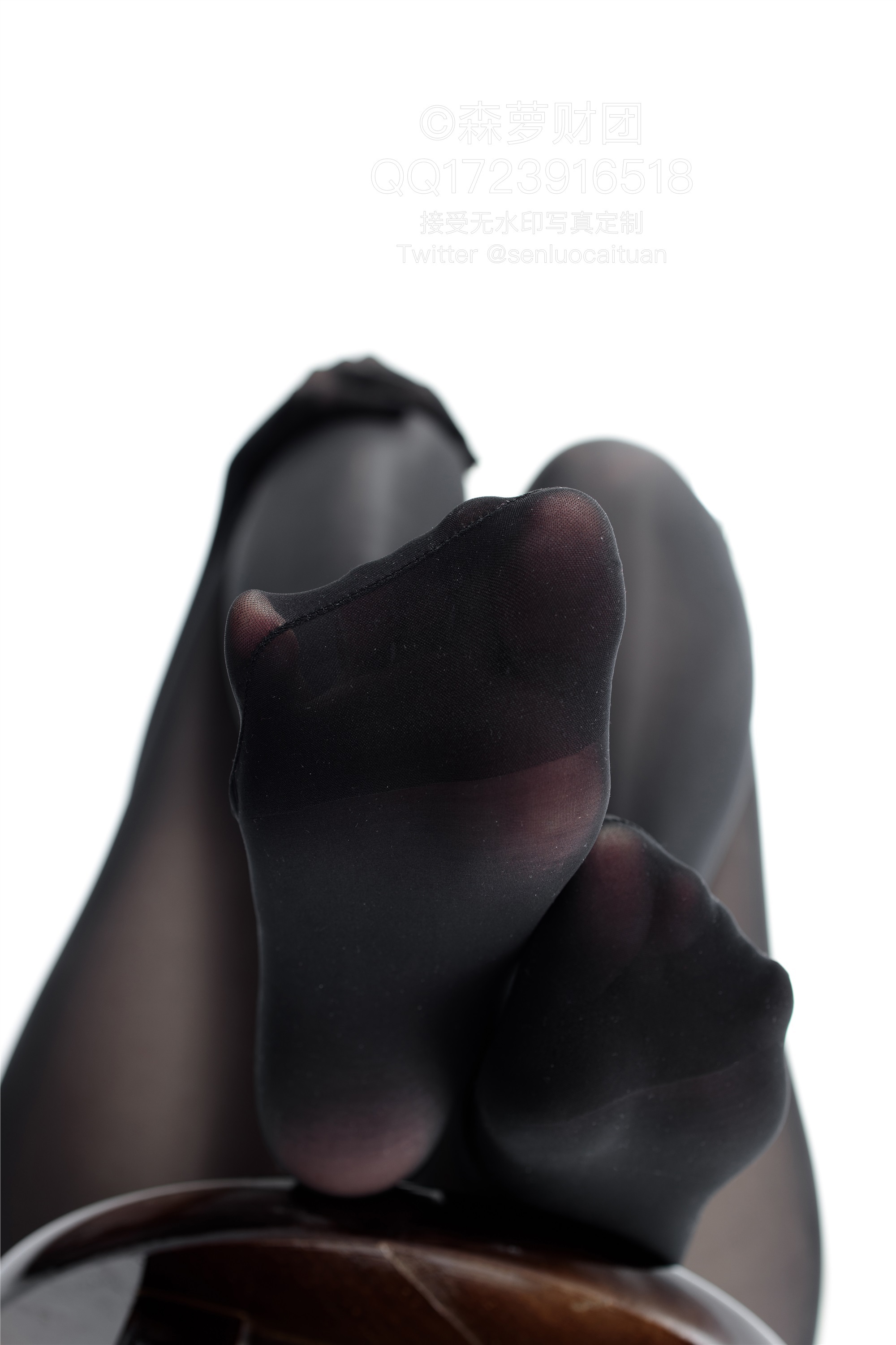 森萝财团萝莉丝足写真 WTMSB-002 黑丝网袜兔女郎