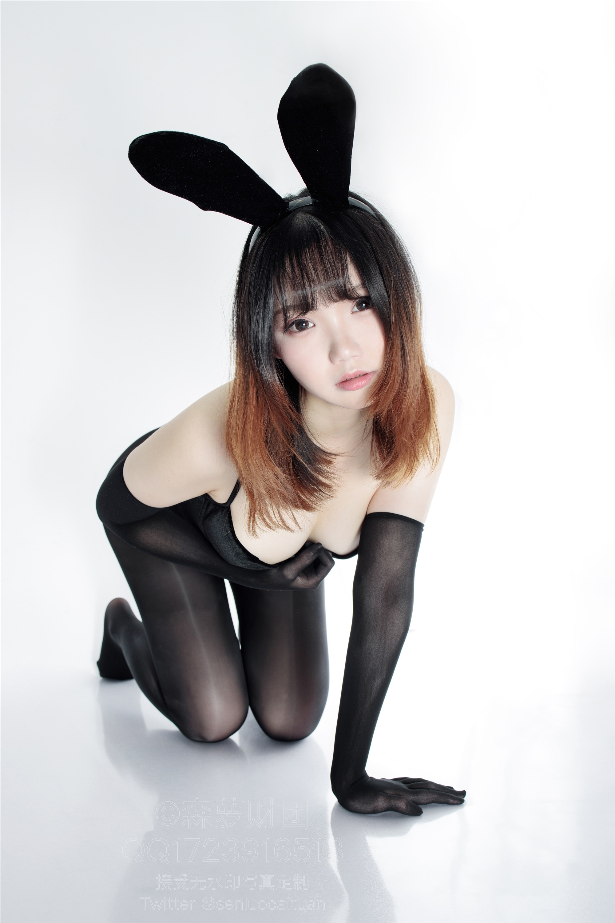 森萝财团萝莉丝足写真 WTMSB-002 黑丝网袜兔女郎