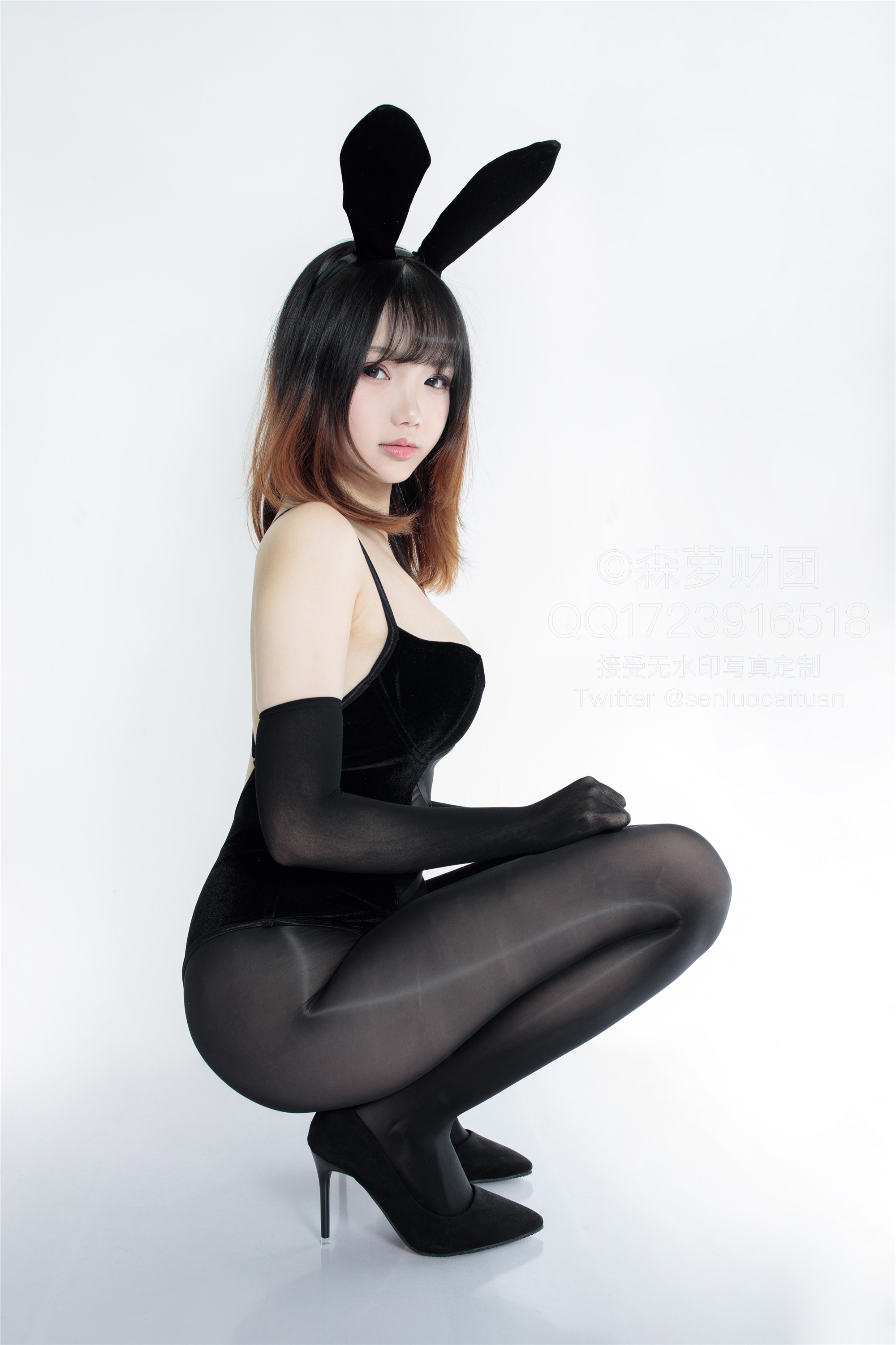 森萝财团萝莉丝足写真 WTMSB-002 黑丝网袜兔女郎