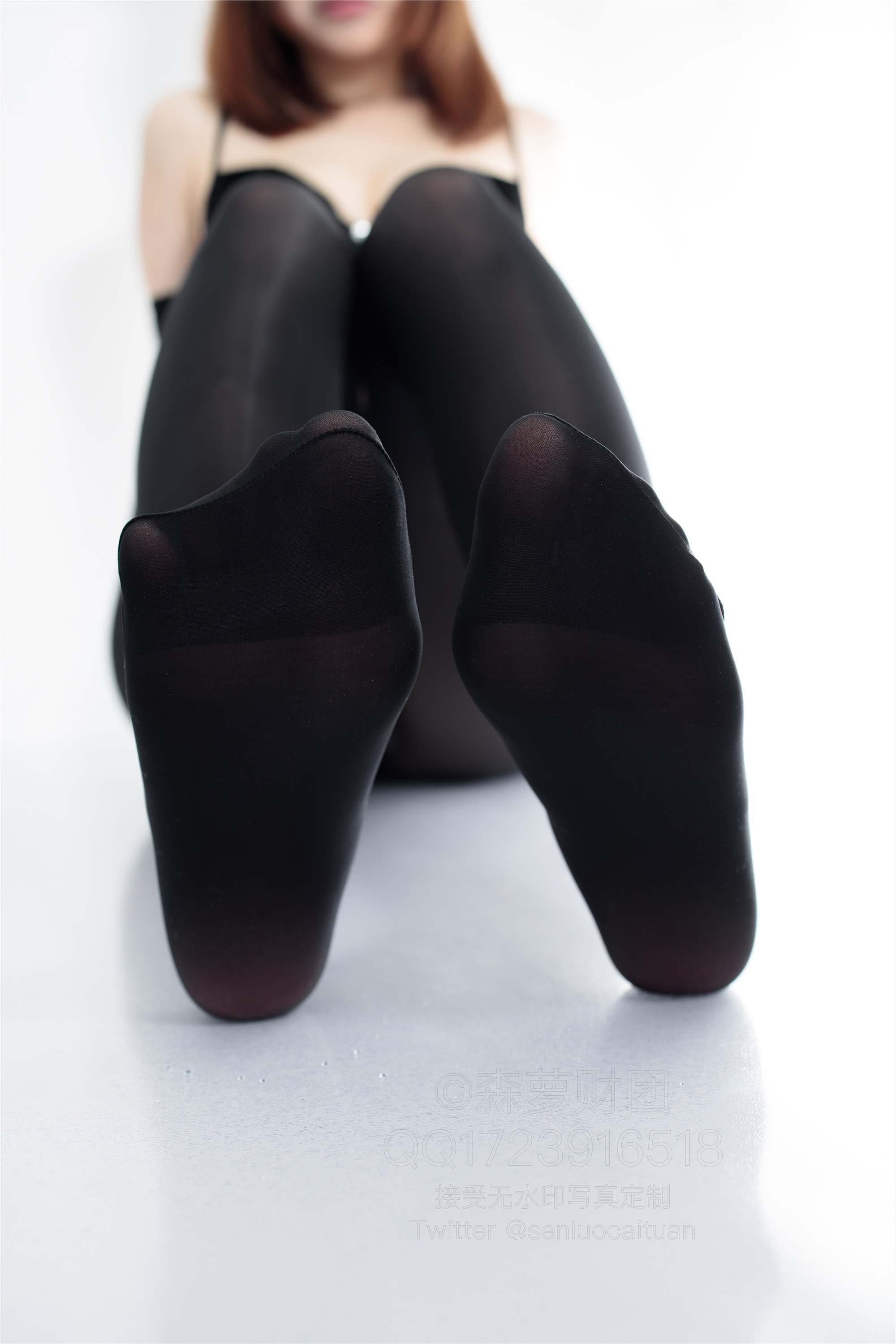 森萝财团萝莉丝足写真 WTMSB-002 黑丝网袜兔女郎