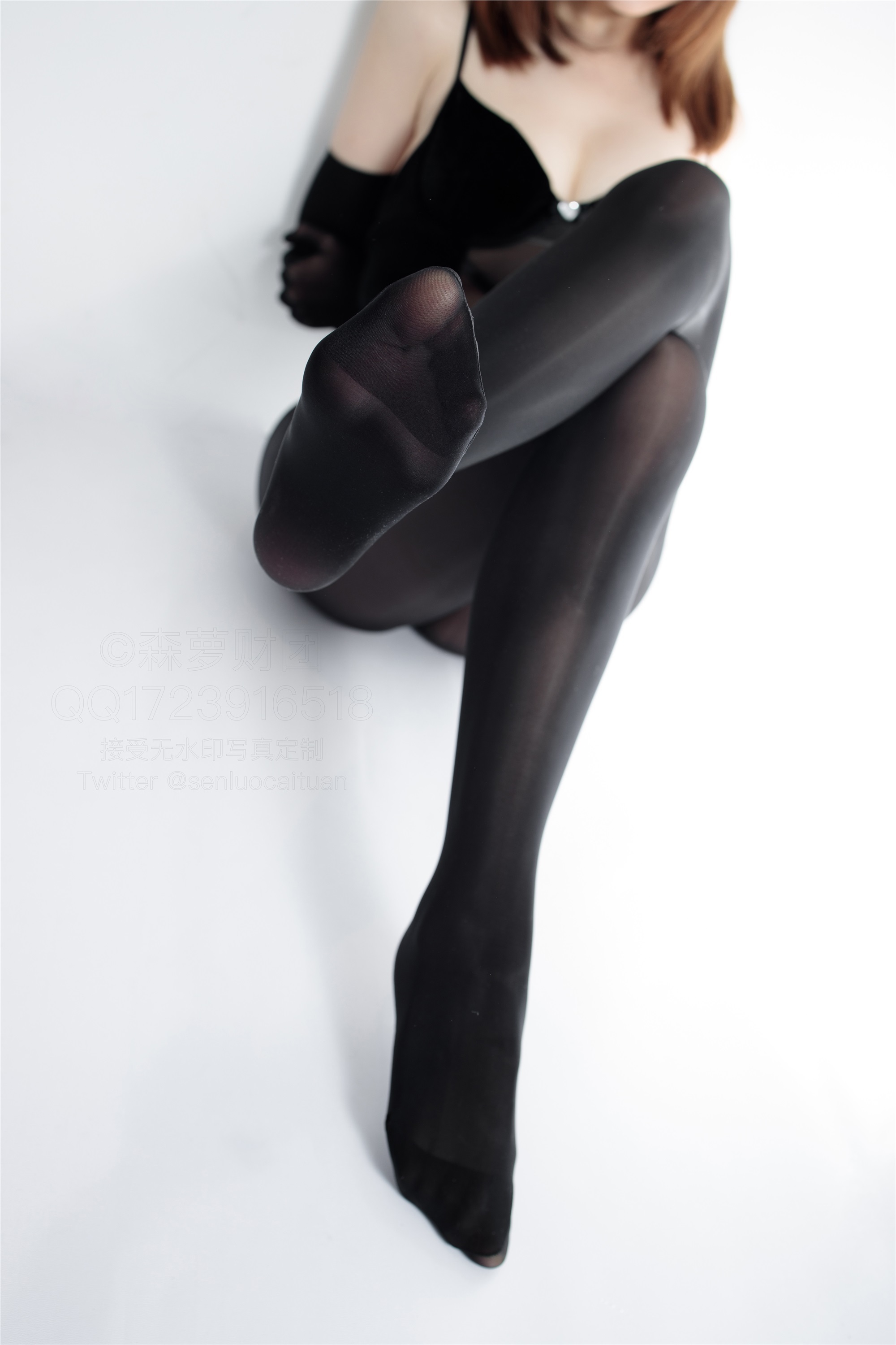 森萝财团萝莉丝足写真 WTMSB-002 黑丝网袜兔女郎