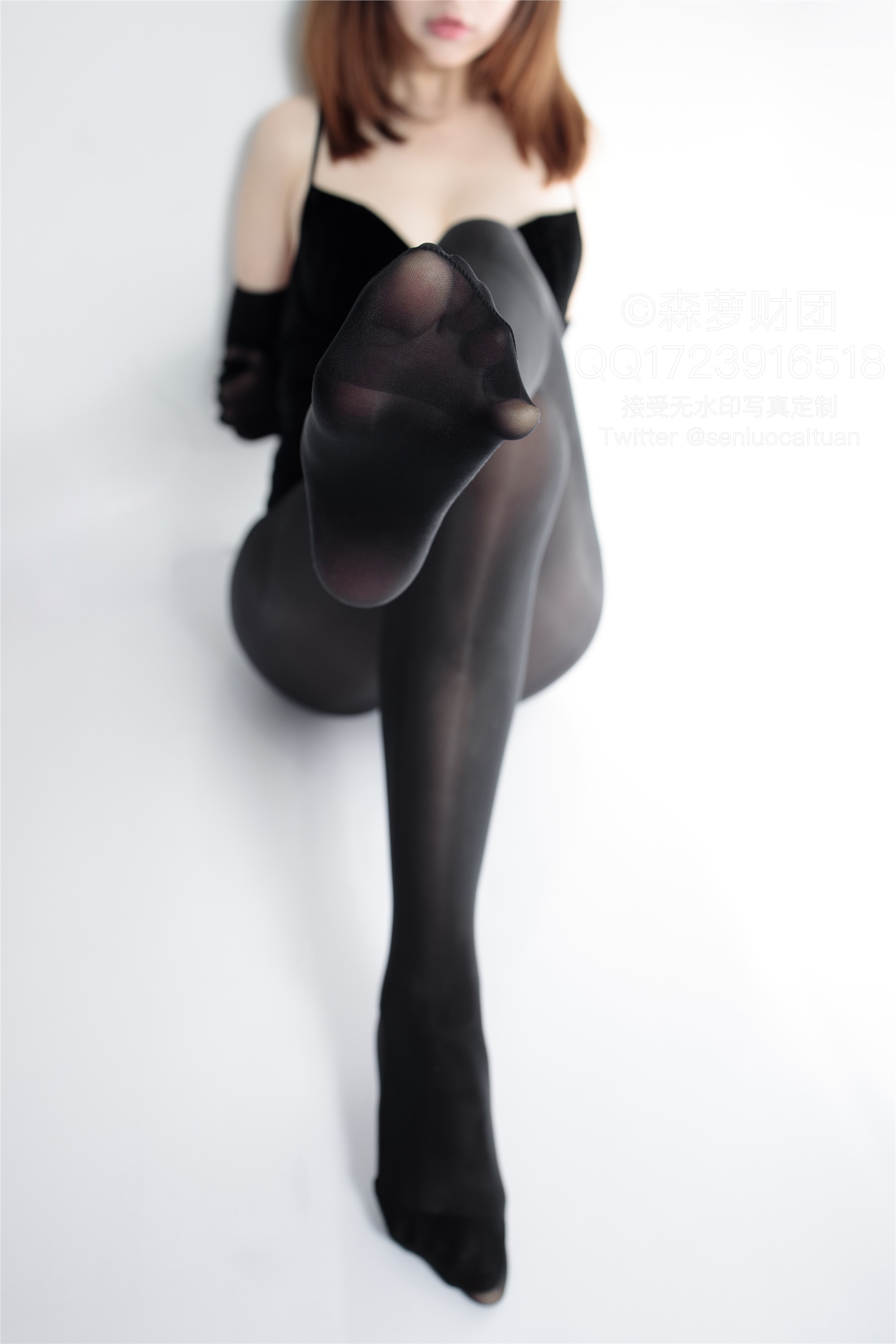 森萝财团萝莉丝足写真 WTMSB-002 黑丝网袜兔女郎