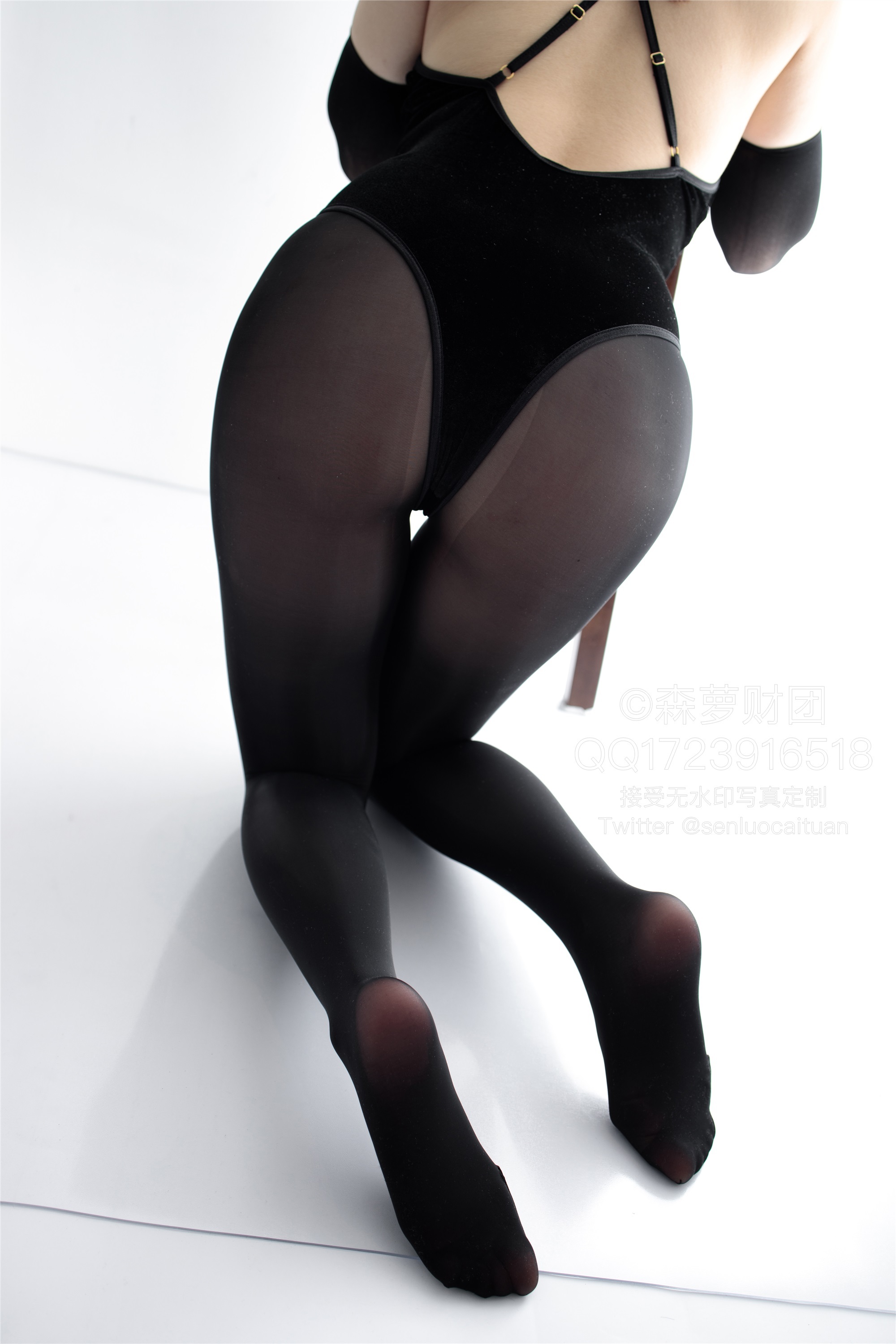 森萝财团萝莉丝足写真 WTMSB-002 黑丝网袜兔女郎