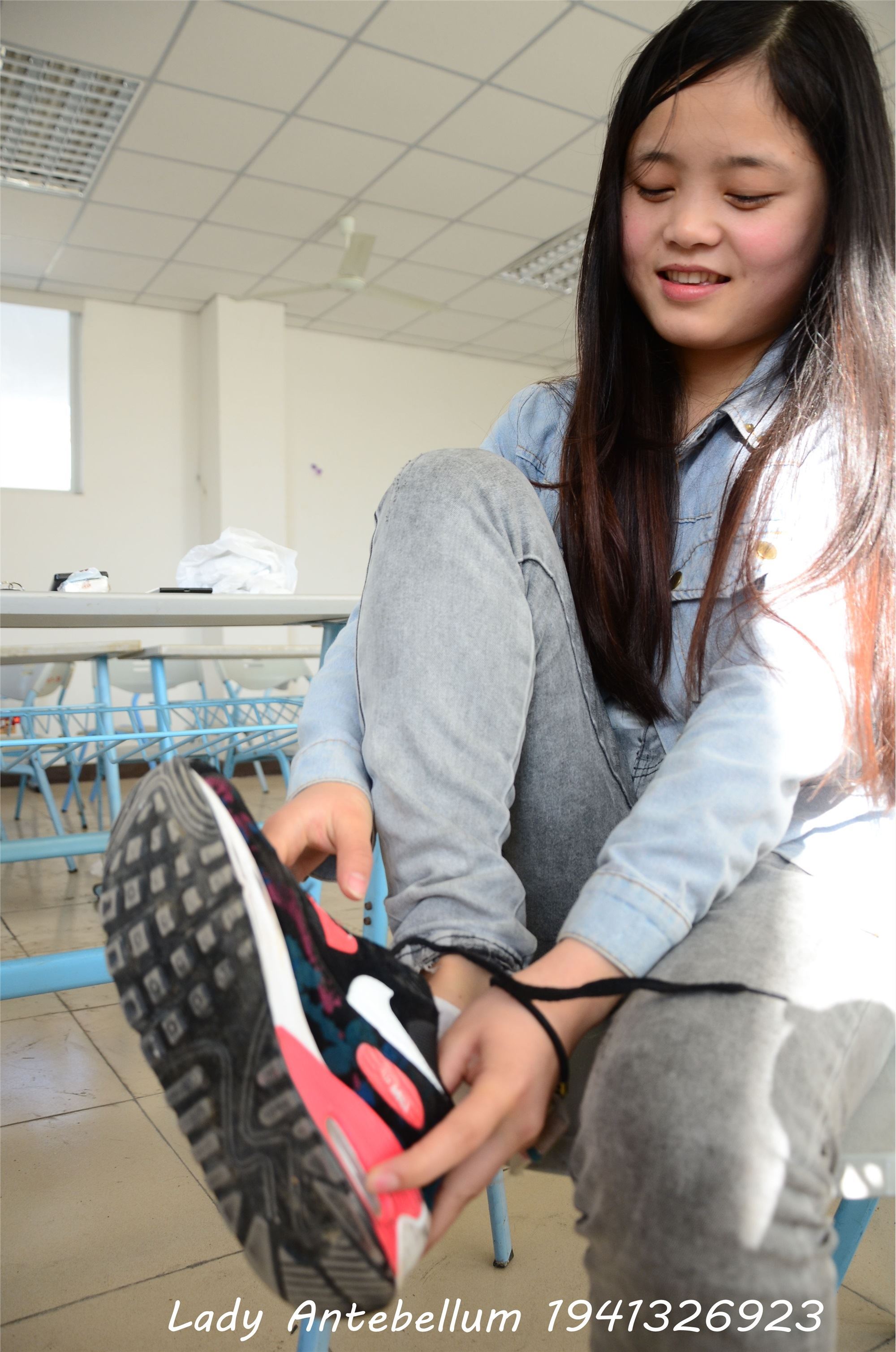 战前女神  恋足美腿棉袜女神级摄影套图 076