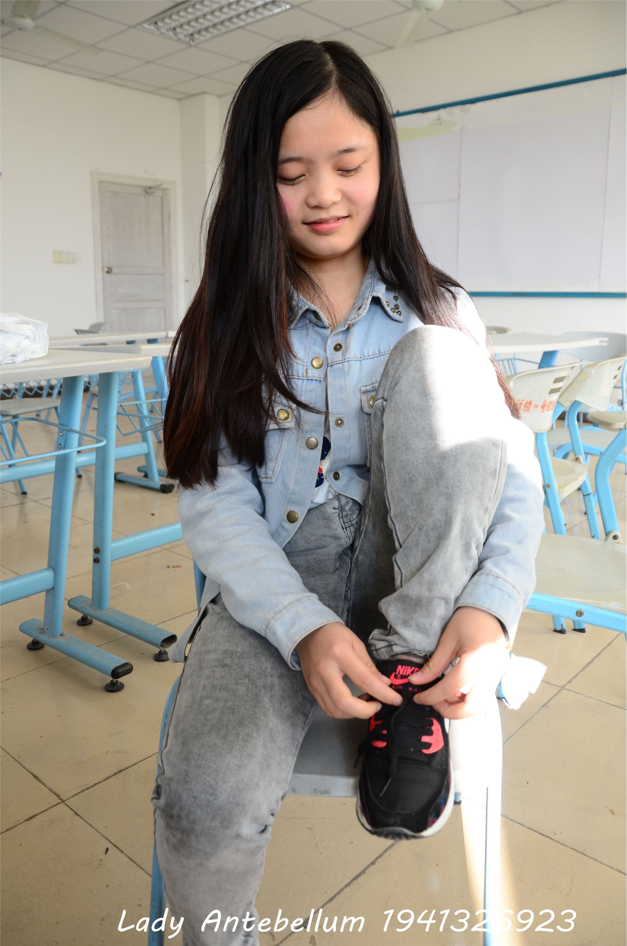 战前女神  恋足美腿棉袜女神级摄影套图 076