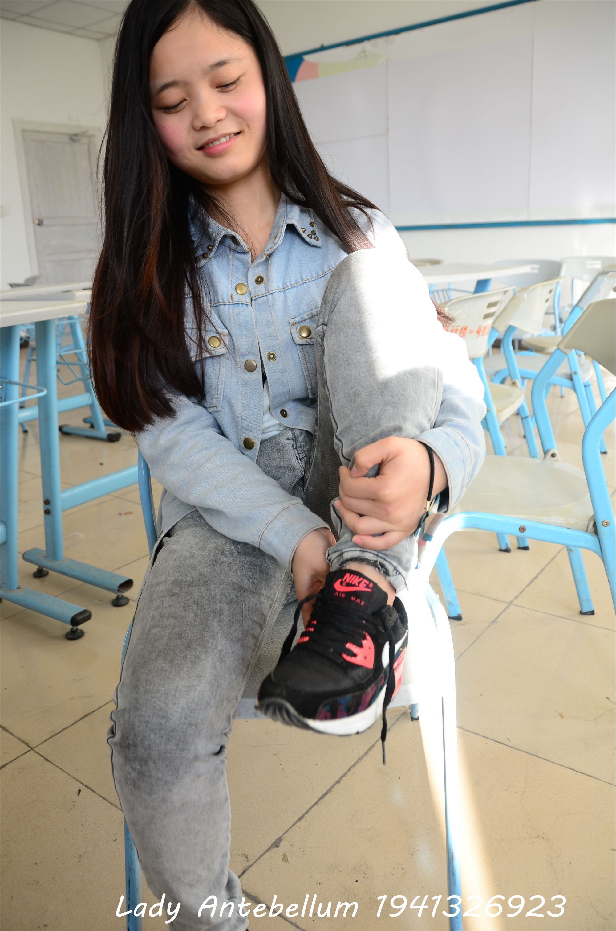 战前女神  恋足美腿棉袜女神级摄影套图 076