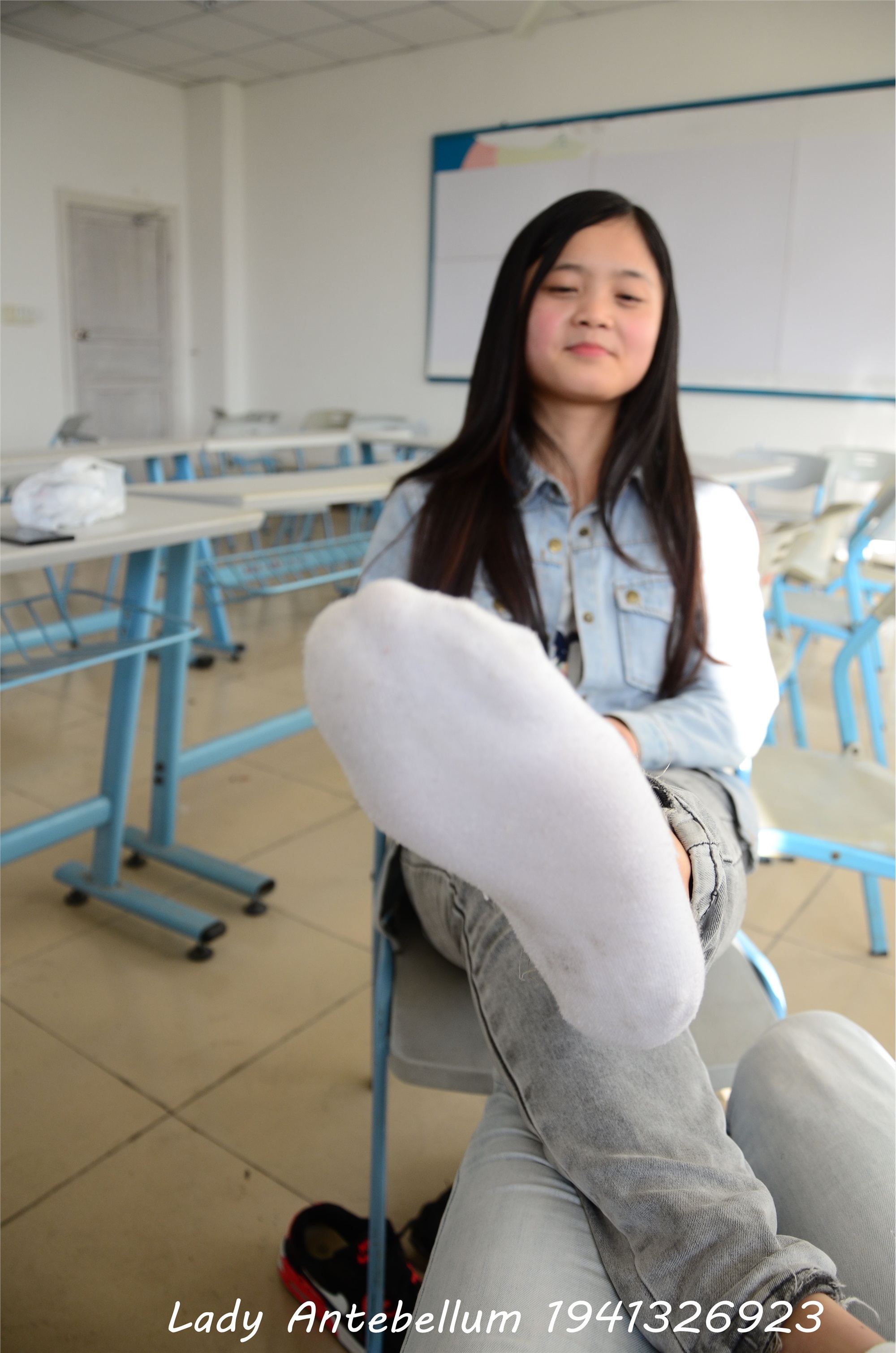 战前女神  恋足美腿棉袜女神级摄影套图 076