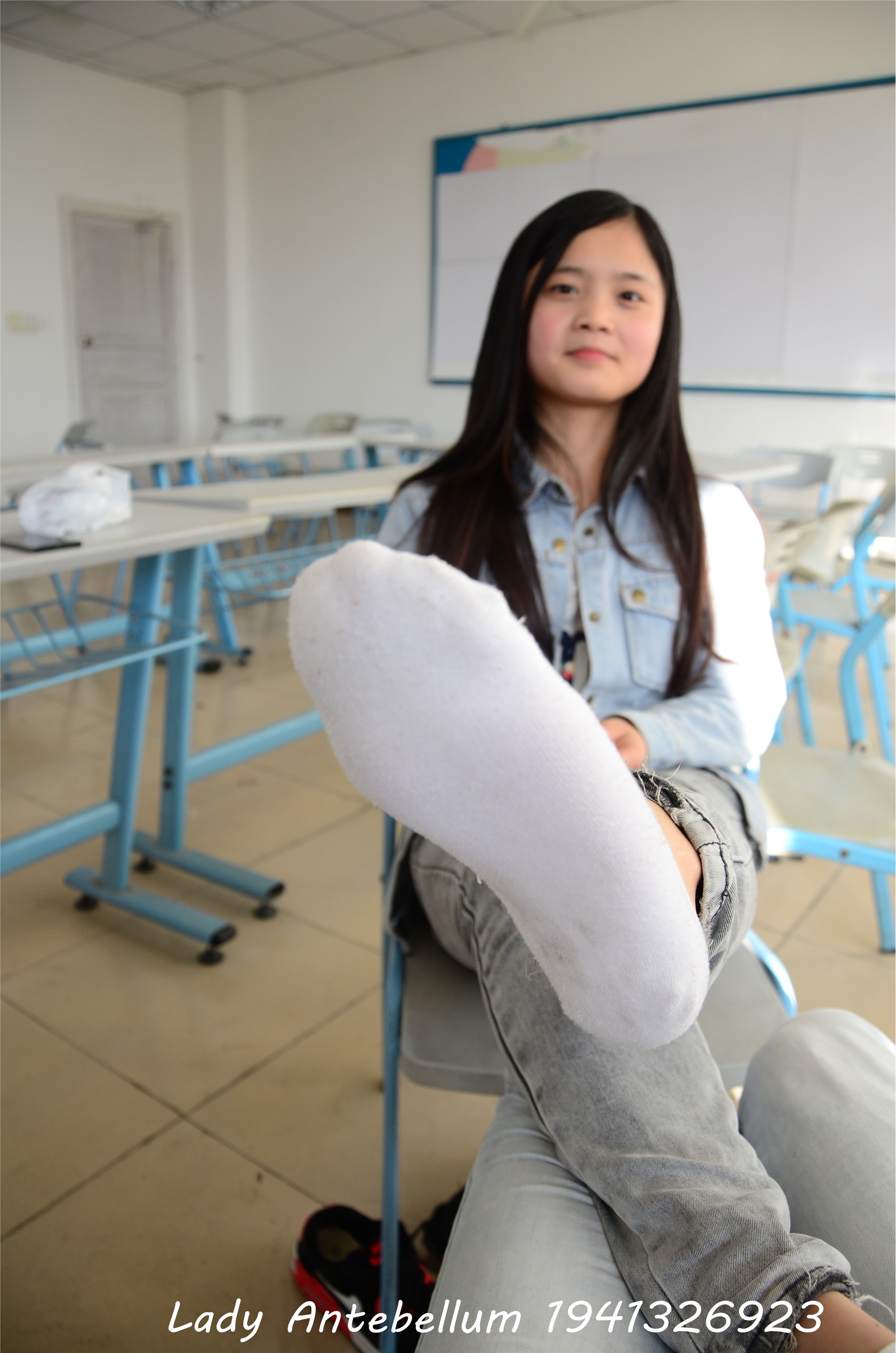 战前女神  恋足美腿棉袜女神级摄影套图 076