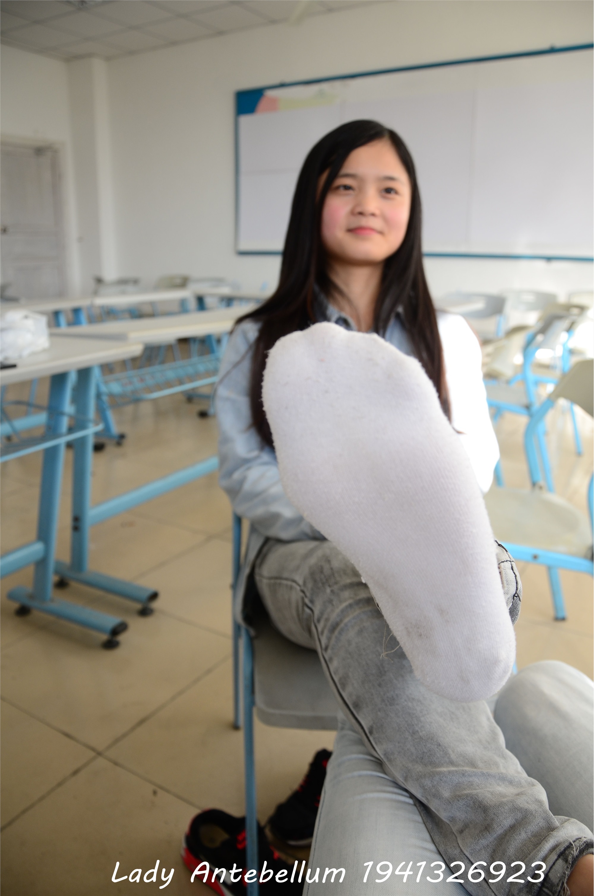 战前女神  恋足美腿棉袜女神级摄影套图 076