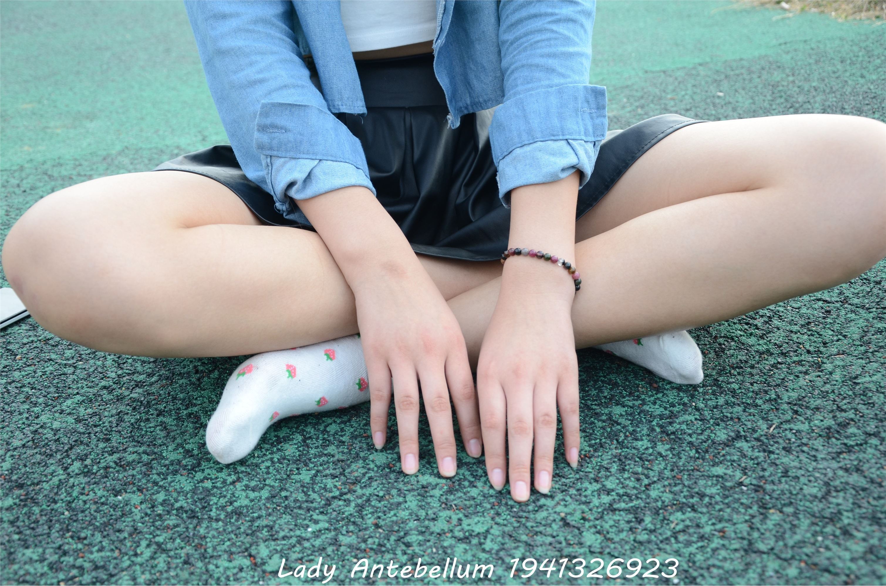 战前女神  恋足美腿棉袜女神级摄影套图 078