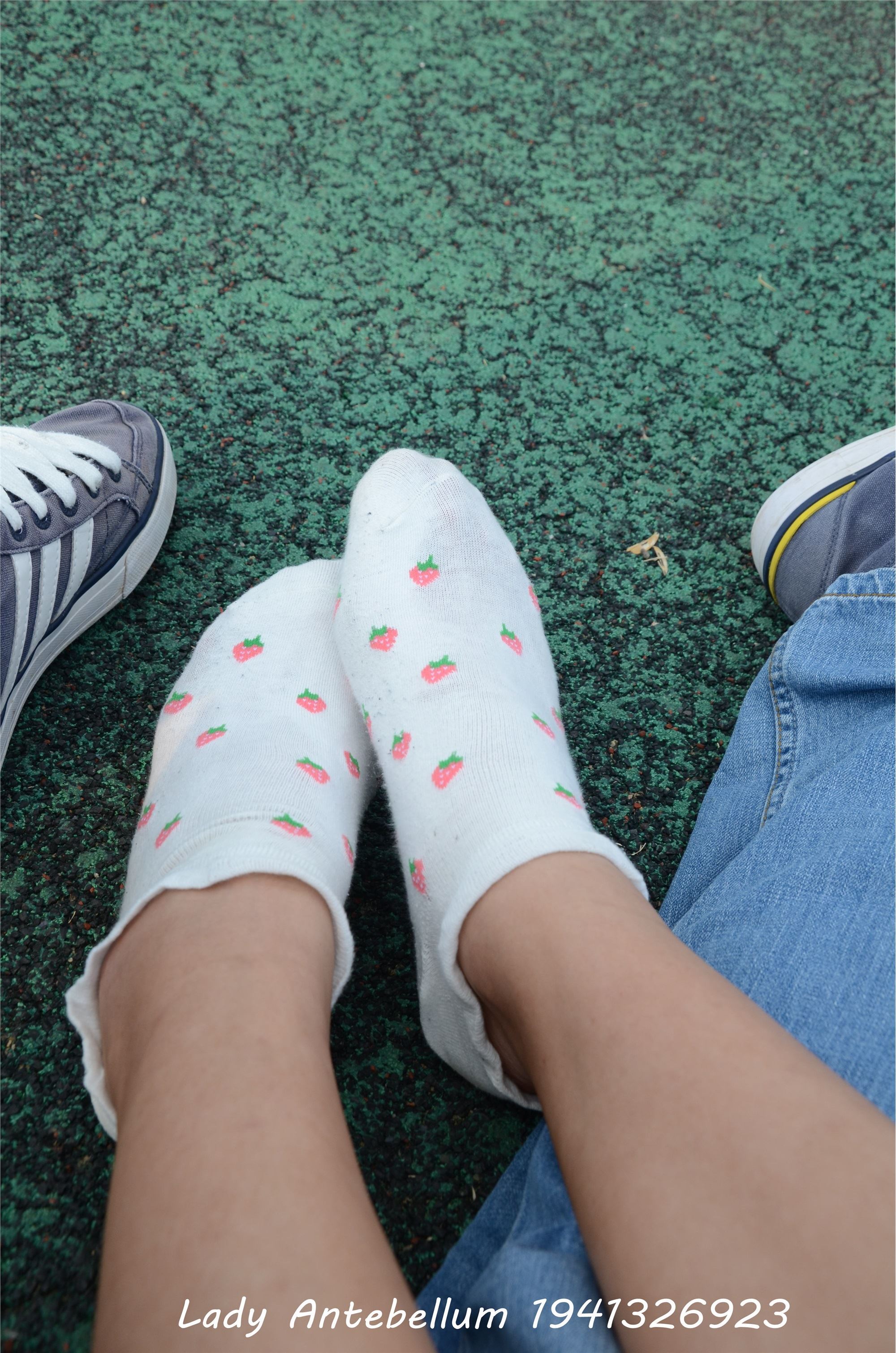 战前女神  恋足美腿棉袜女神级摄影套图 078