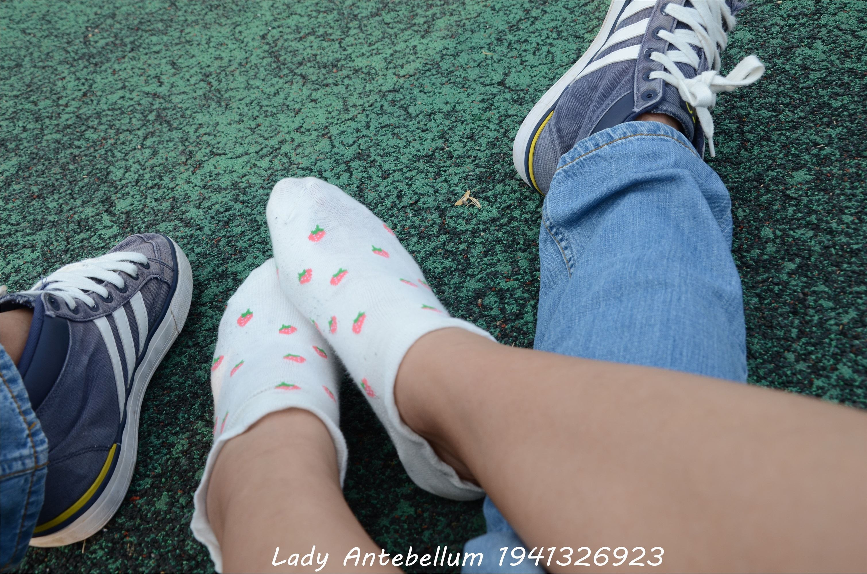 战前女神  恋足美腿棉袜女神级摄影套图 078