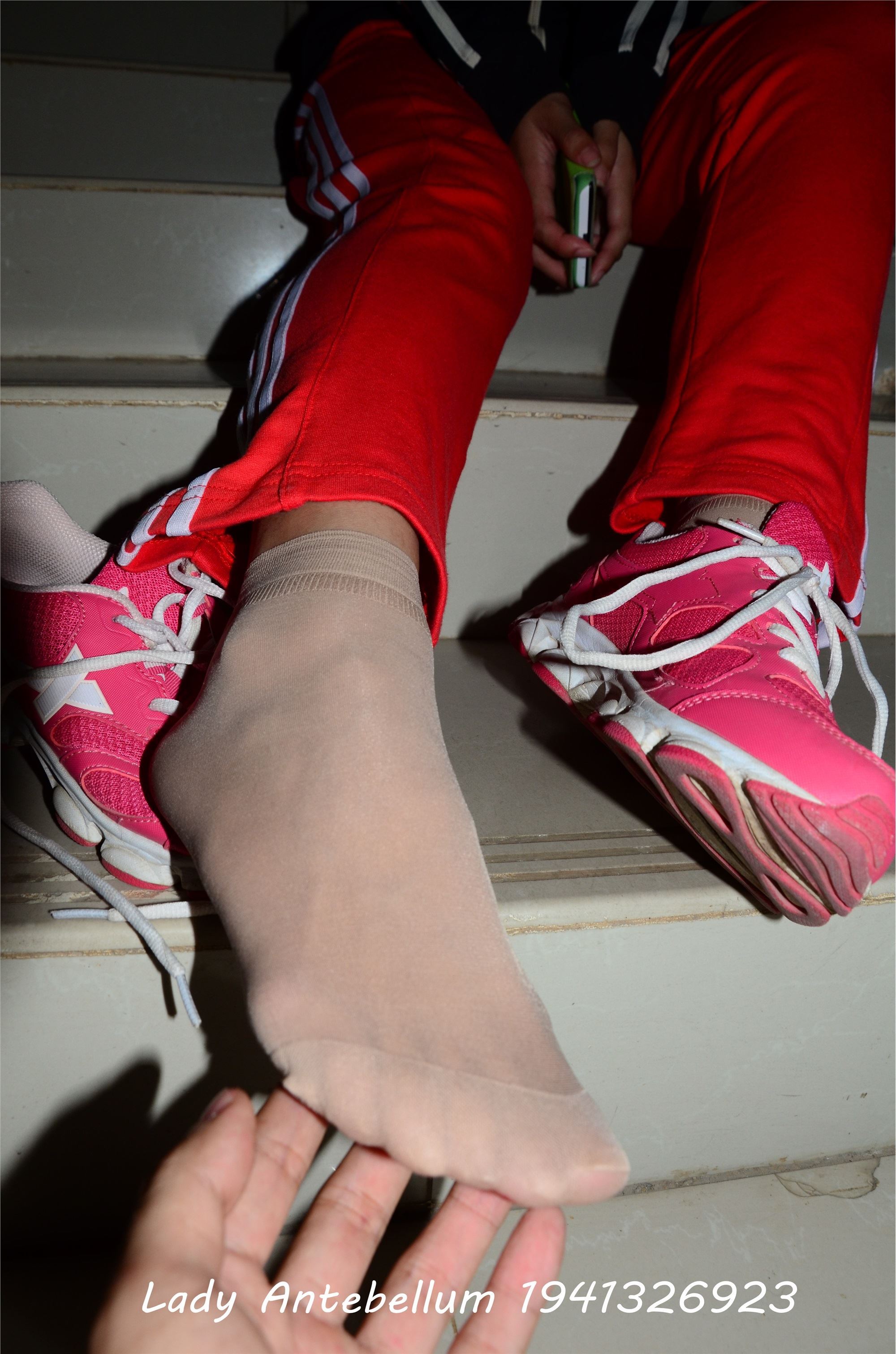 战前女神  恋足美腿棉袜女神级摄影套图 079