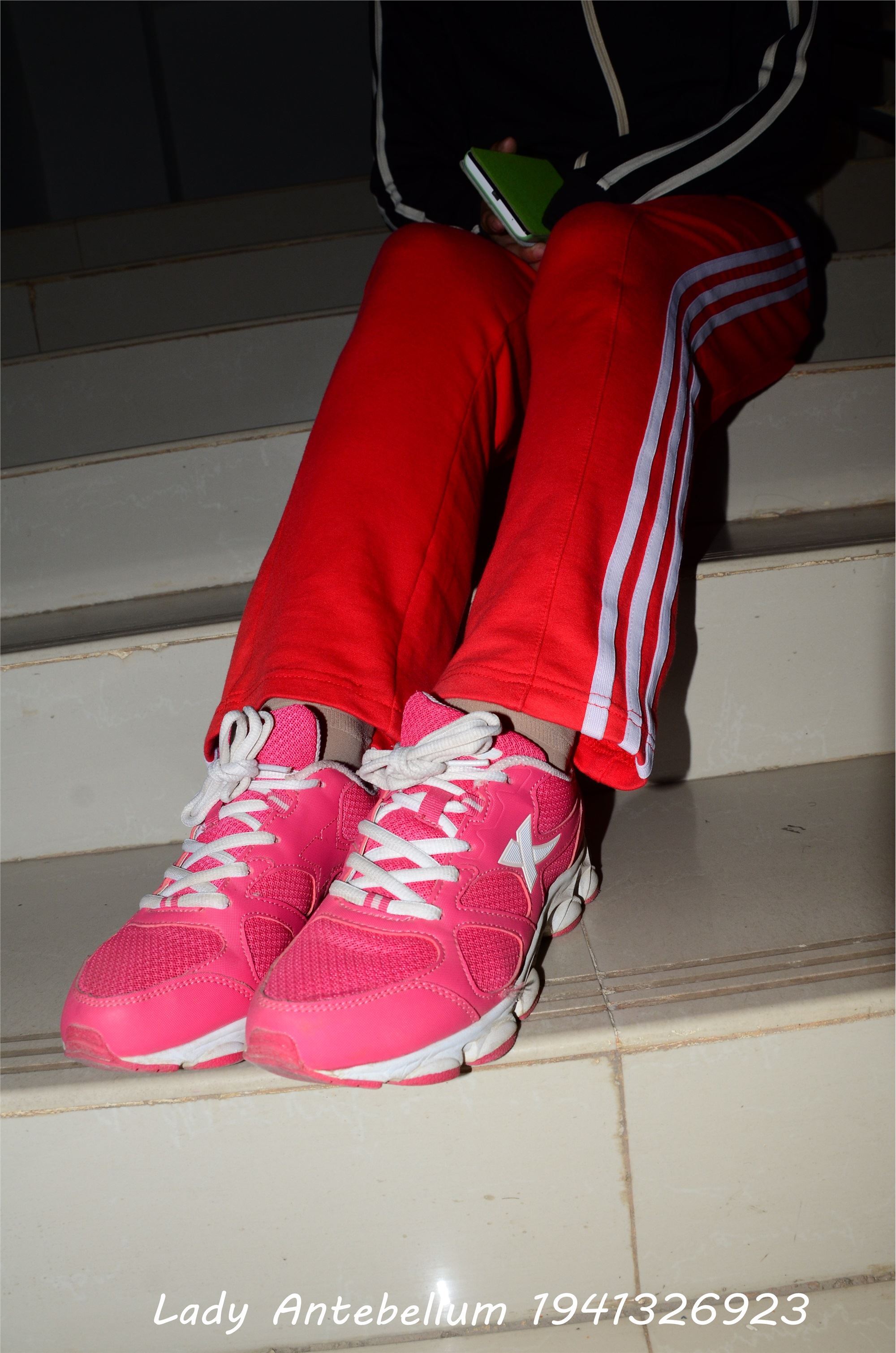 战前女神  恋足美腿棉袜女神级摄影套图 079