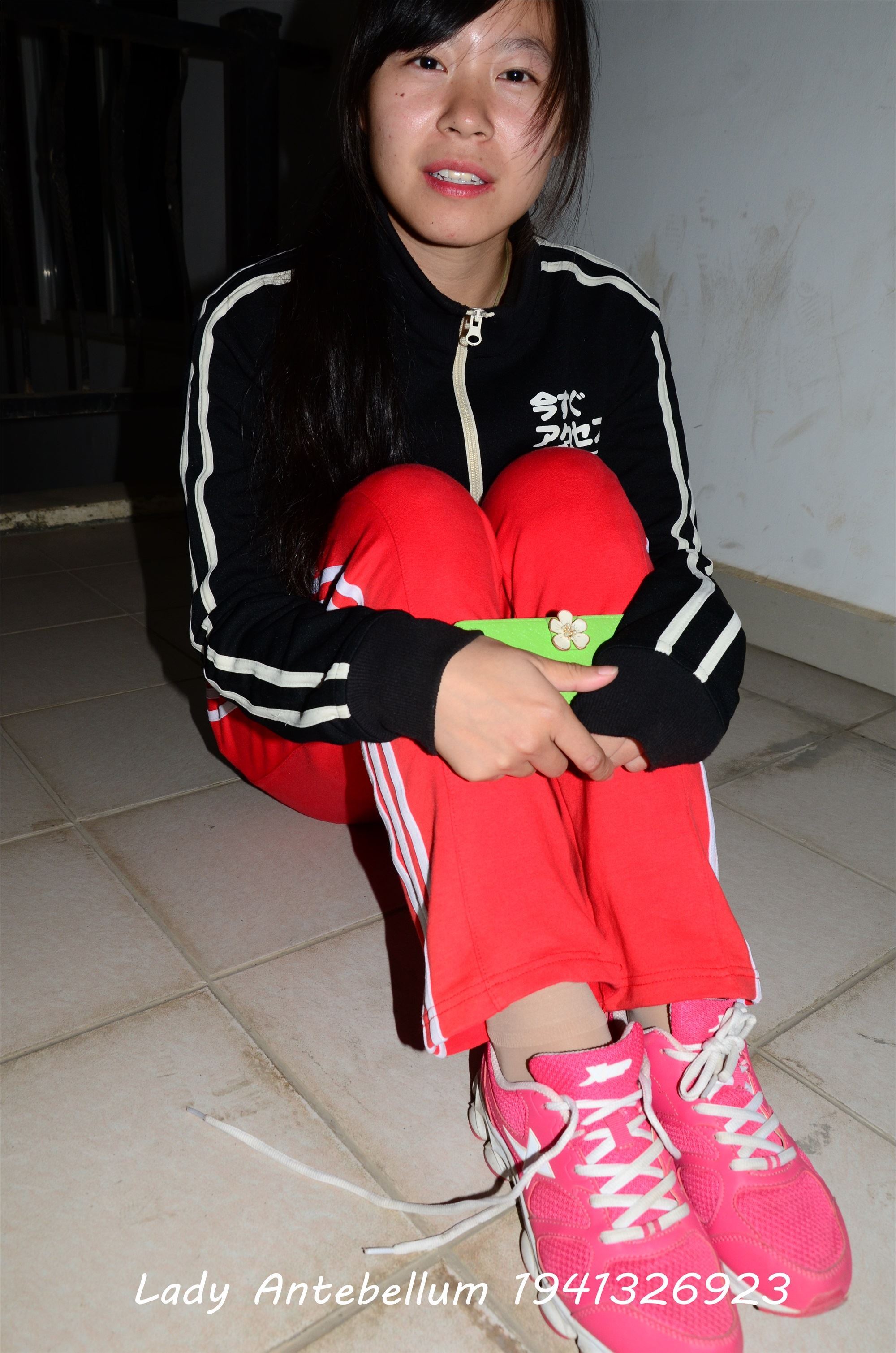 战前女神  恋足美腿棉袜女神级摄影套图 079