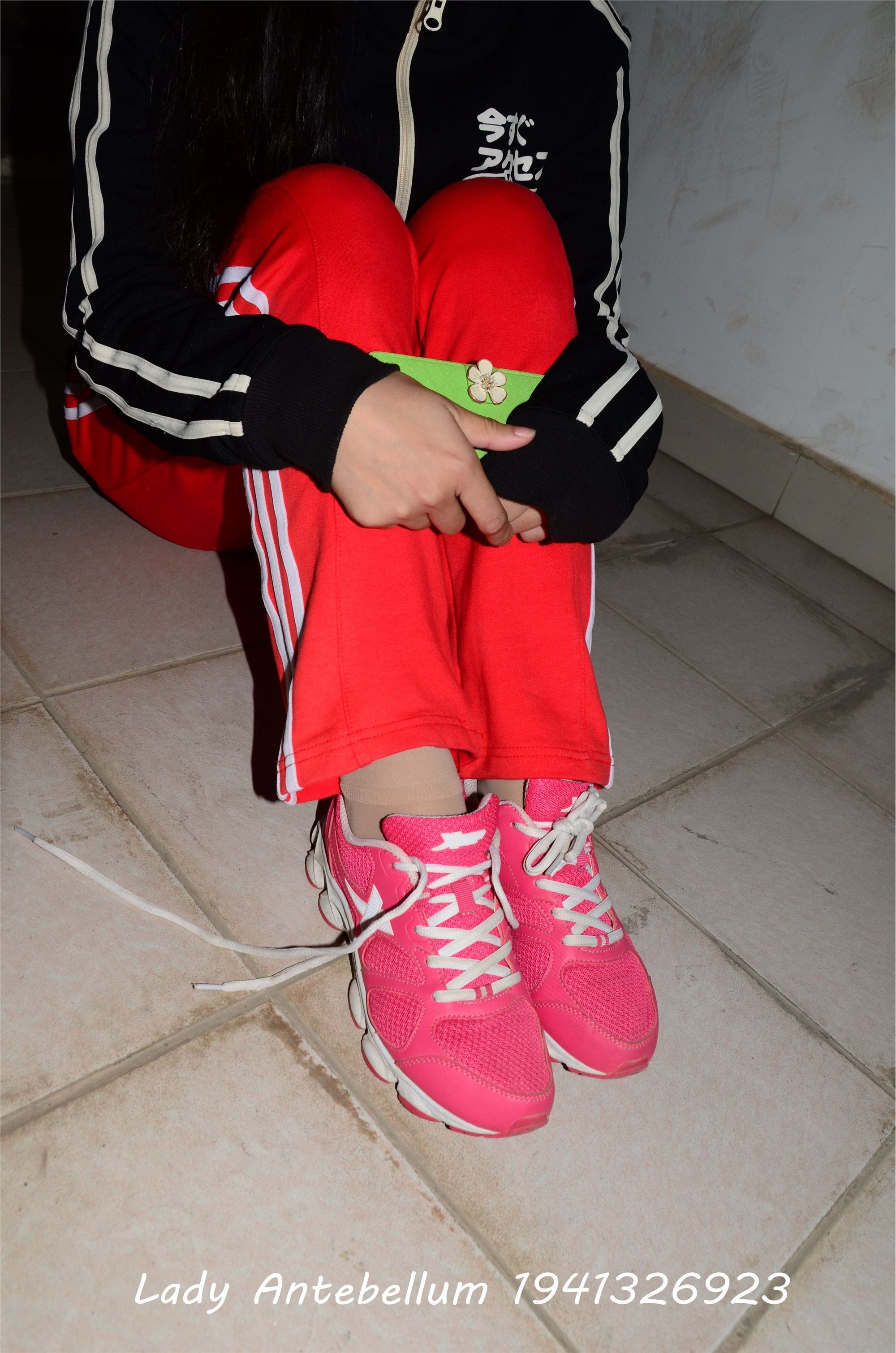 战前女神  恋足美腿棉袜女神级摄影套图 079