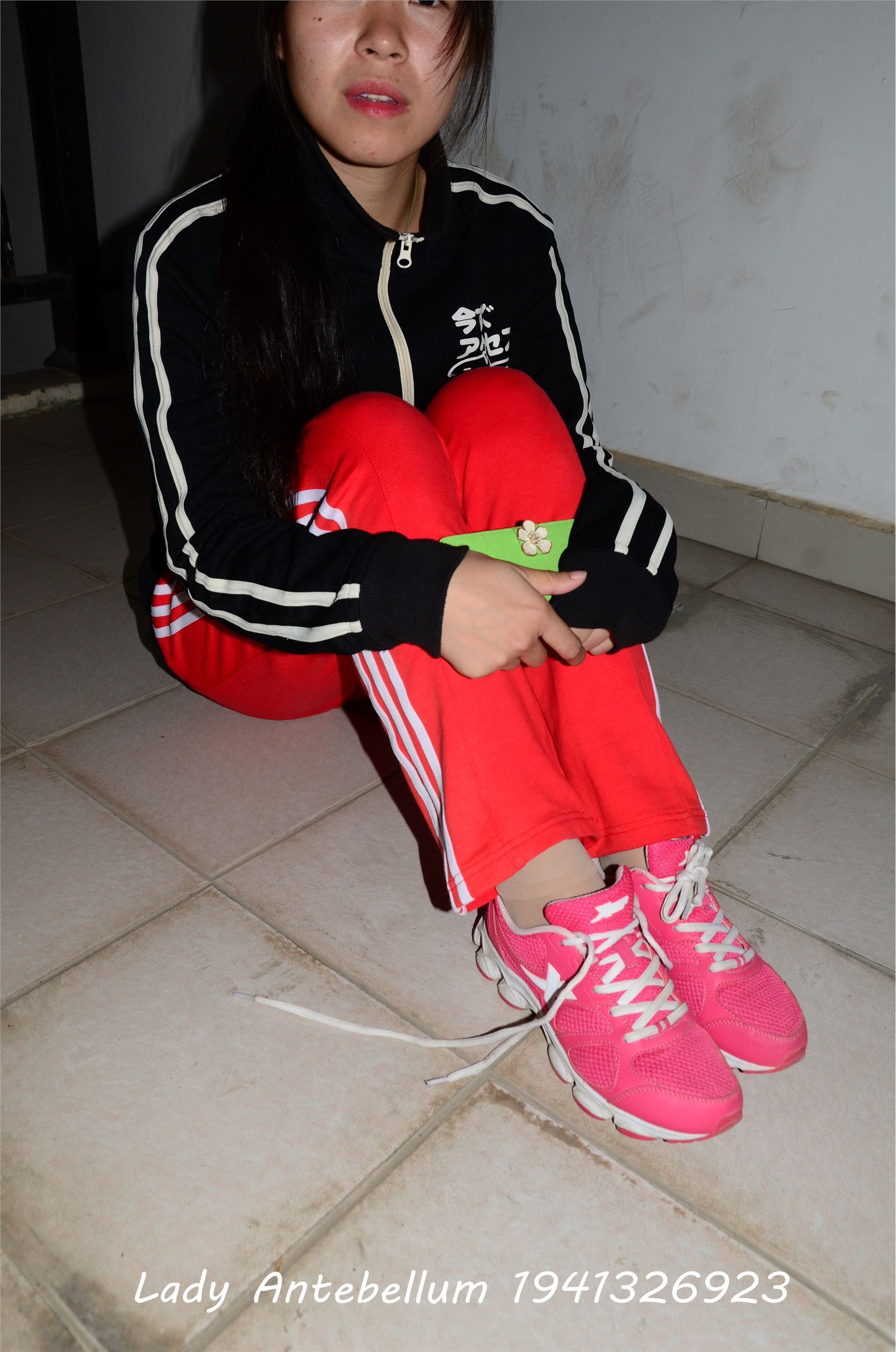 战前女神  恋足美腿棉袜女神级摄影套图 079