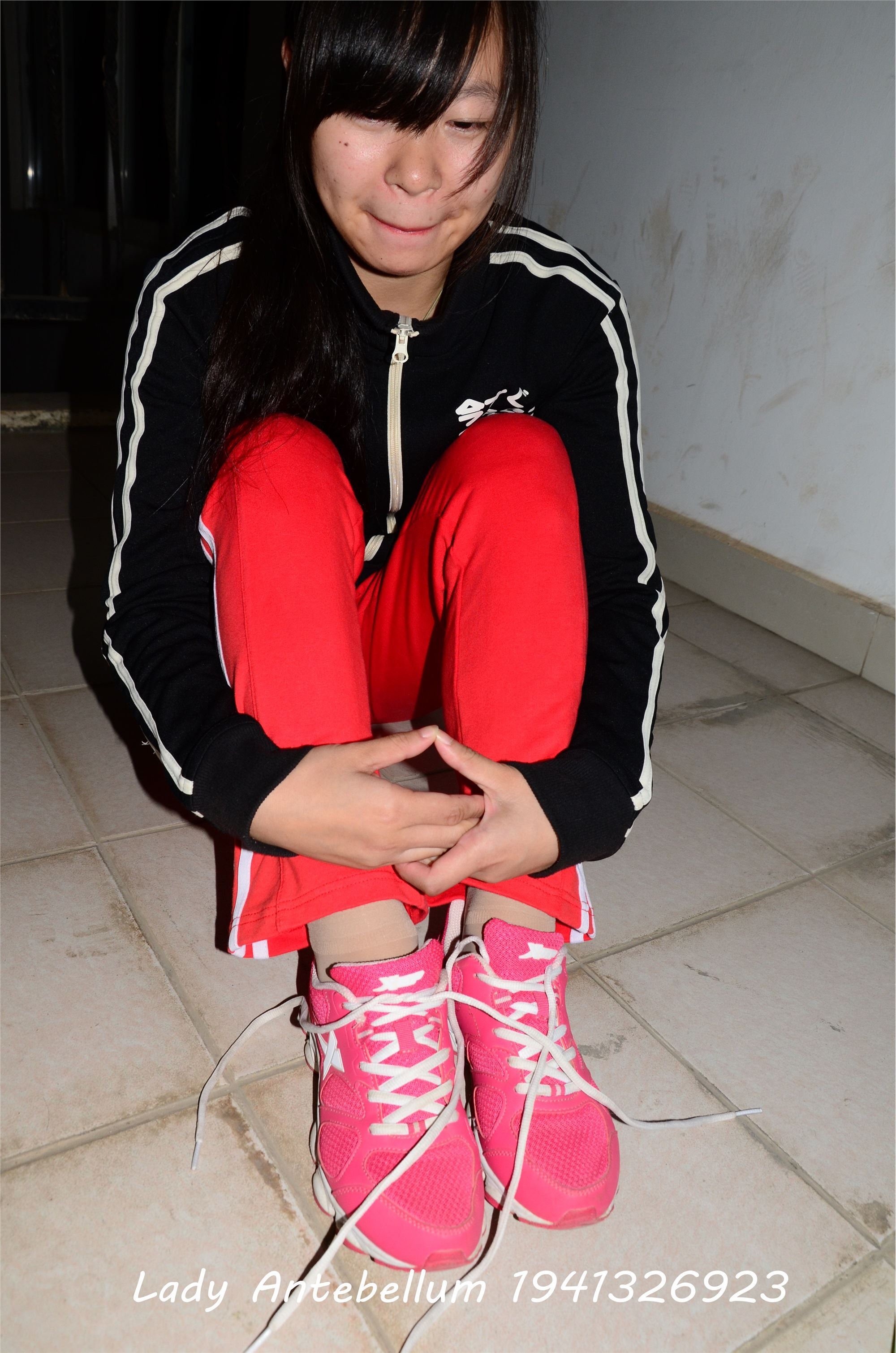 战前女神  恋足美腿棉袜女神级摄影套图 079